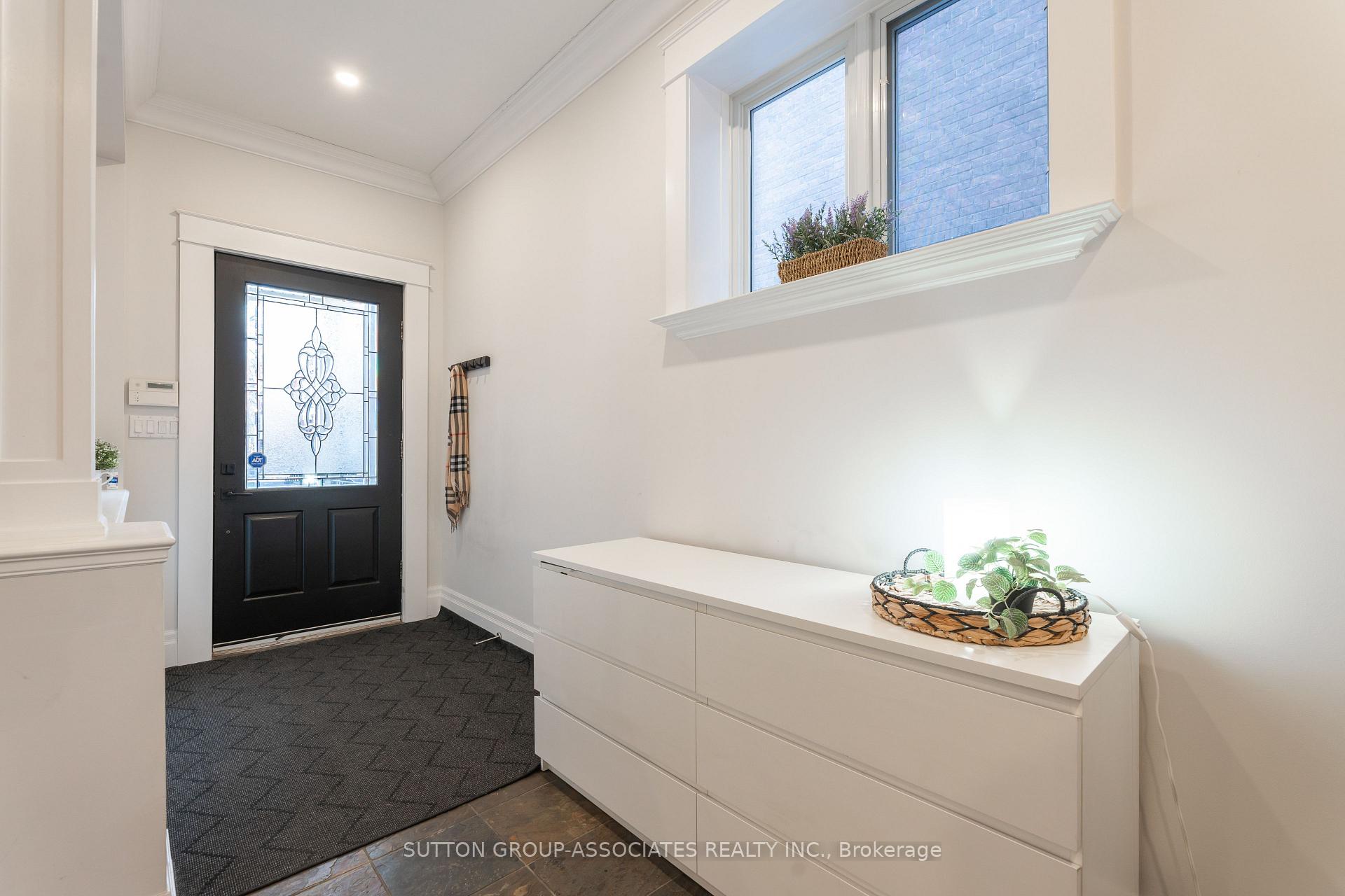 Photo 3 of Unit Main, 672 Huron Street, Toronto, The Annex — HOMEH