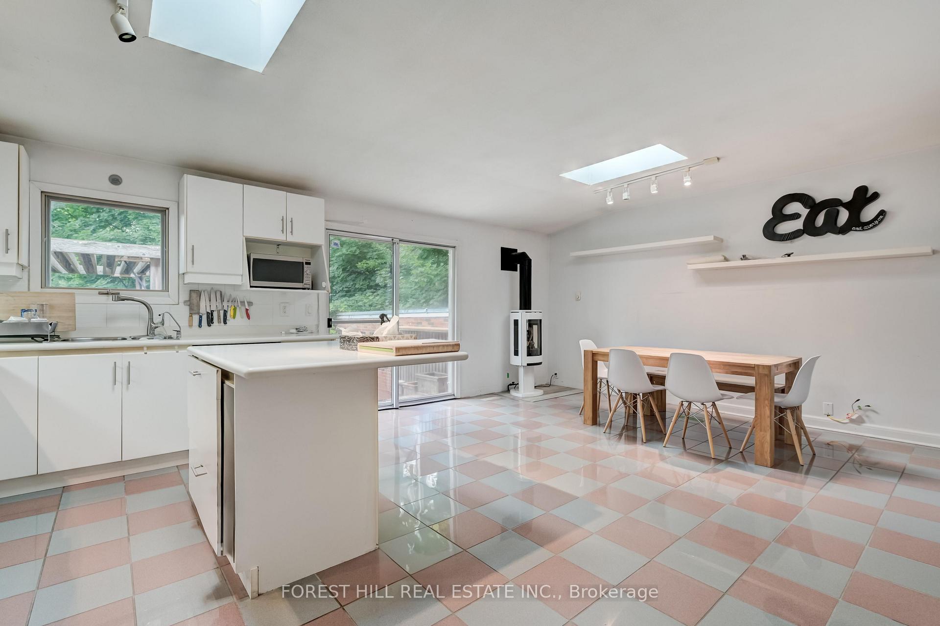 Photo 8 of 112 Dewbourne Avenue, Toronto, Humewood-Cedarvale — HOMEH