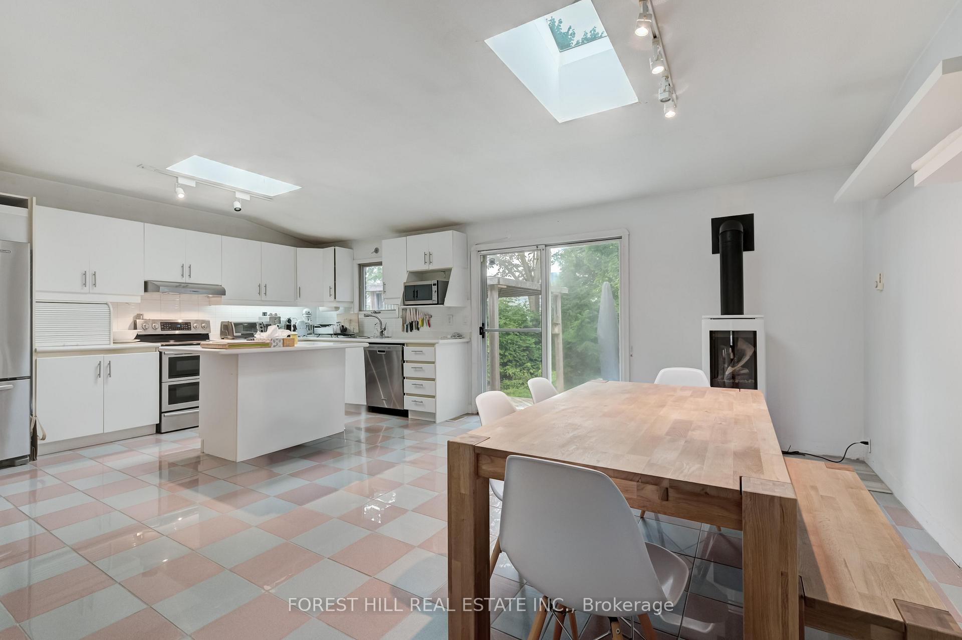 Photo 10 of 112 Dewbourne Avenue, Toronto, Humewood-Cedarvale — HOMEH