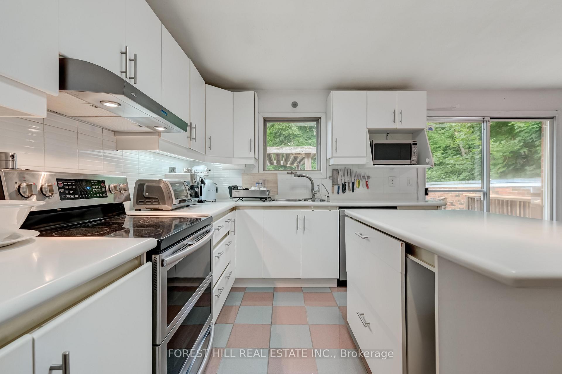 Photo 11 of 112 Dewbourne Avenue, Toronto, Humewood-Cedarvale — HOMEH