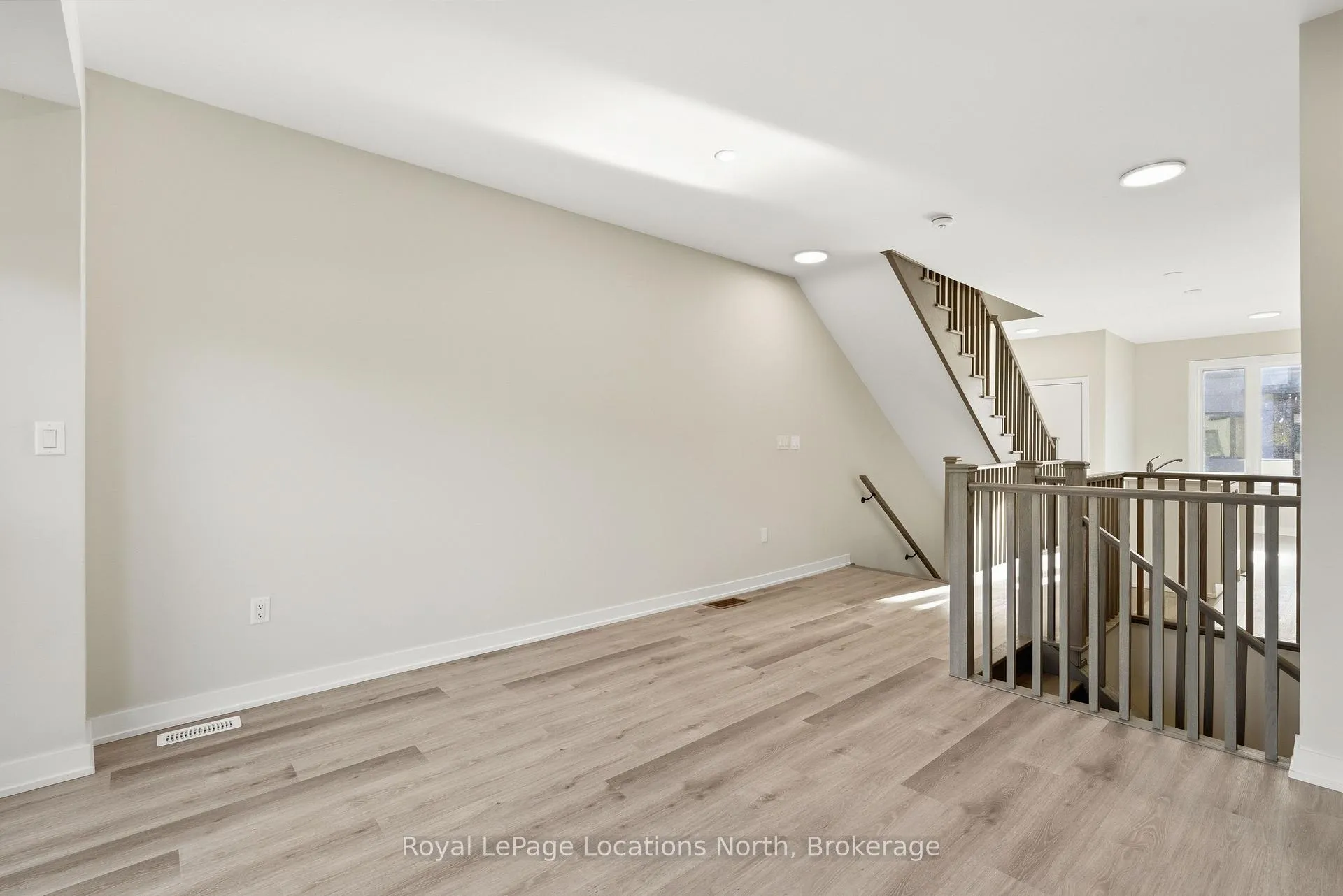 Photo 6 of 78 Winters Crescent, Collingwood — HOMEH