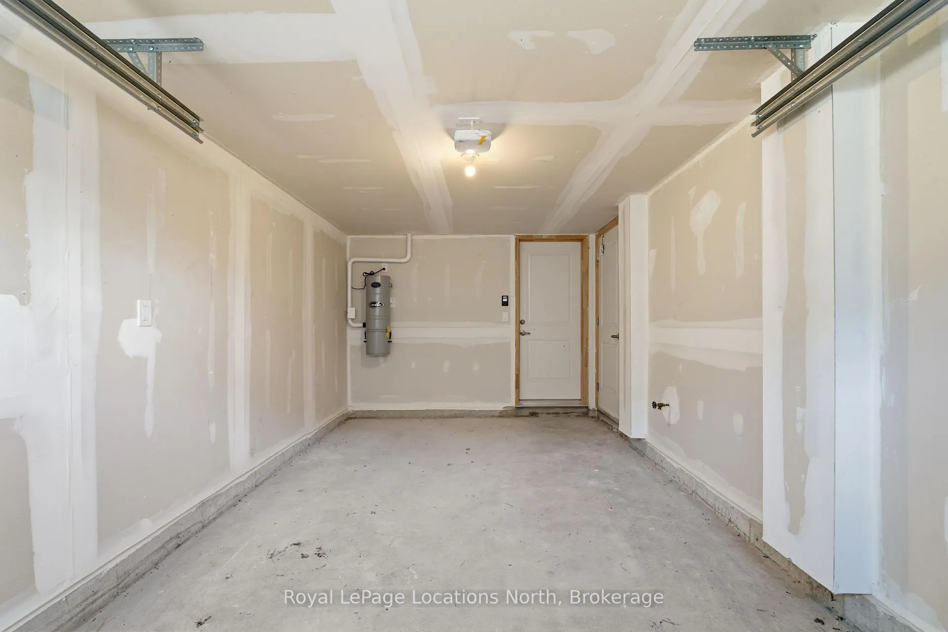 Photo 24 of 78 Winters Crescent, Collingwood — HOMEH