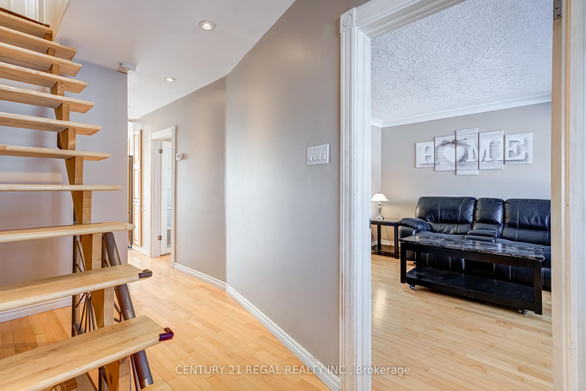 Photo 3 of 527 Sammon Avenue, Toronto, Danforth Village-East York — HOMEH