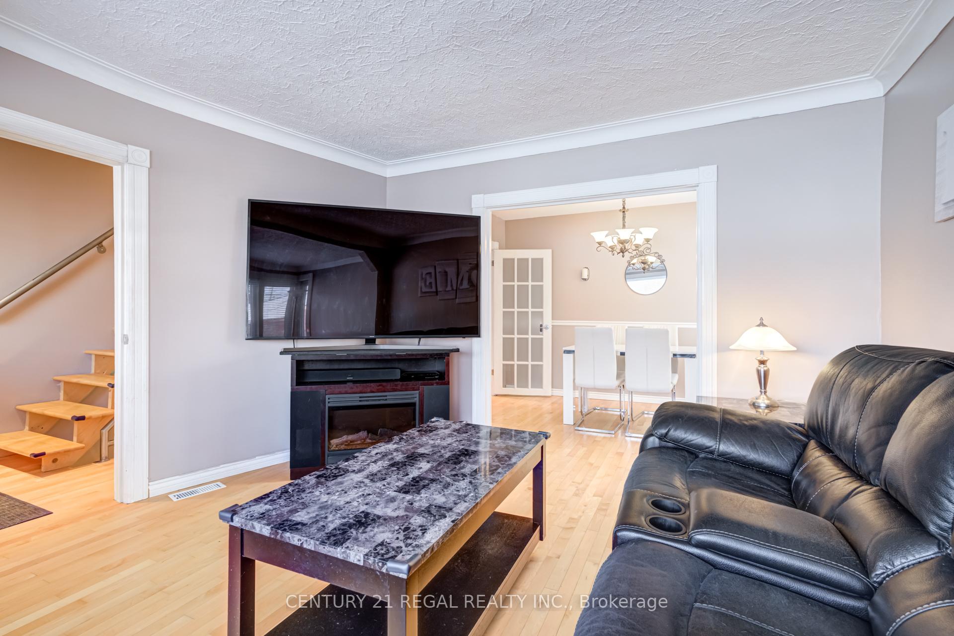 Photo 6 of 527 Sammon Avenue, Toronto, Danforth Village-East York — HOMEH