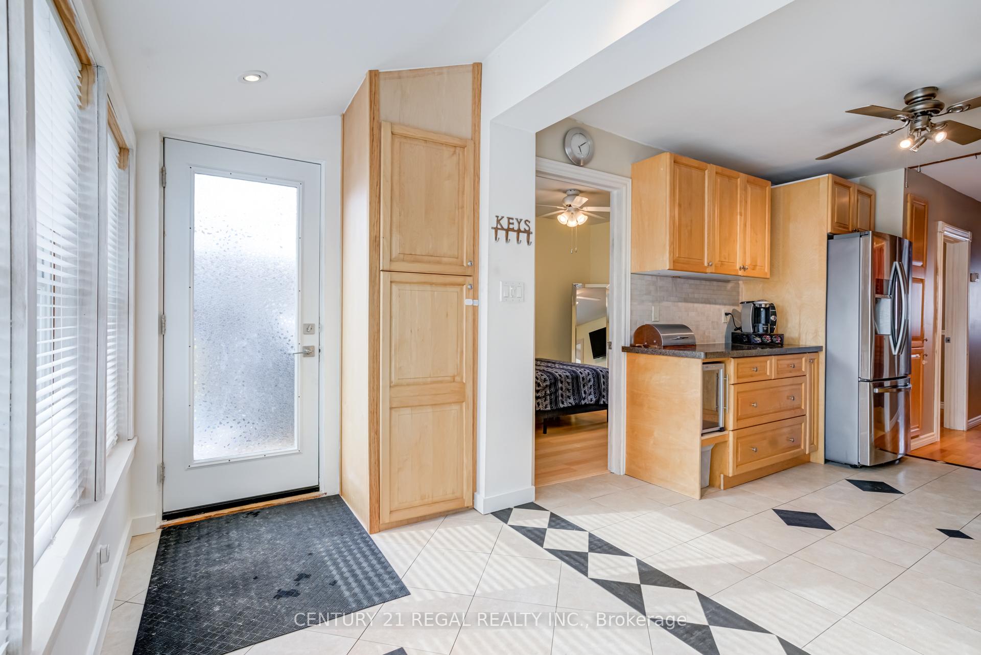 Photo 15 of 527 Sammon Avenue, Toronto, Danforth Village-East York — HOMEH