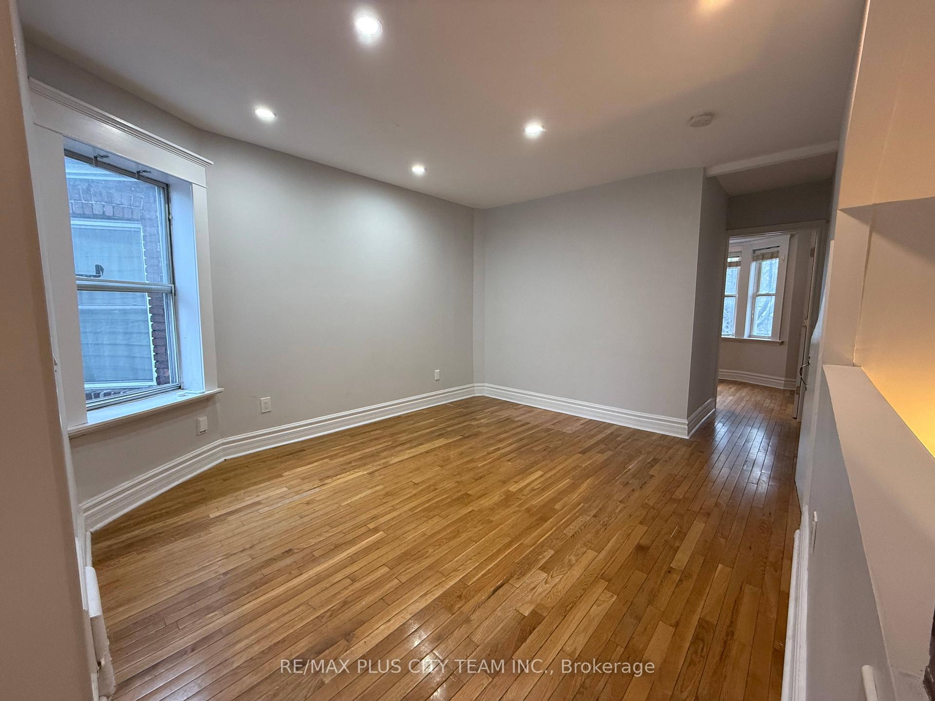Photo 2 of Unit upper, 117 Heward Avenue, Toronto, South Riverdale — HOMEH