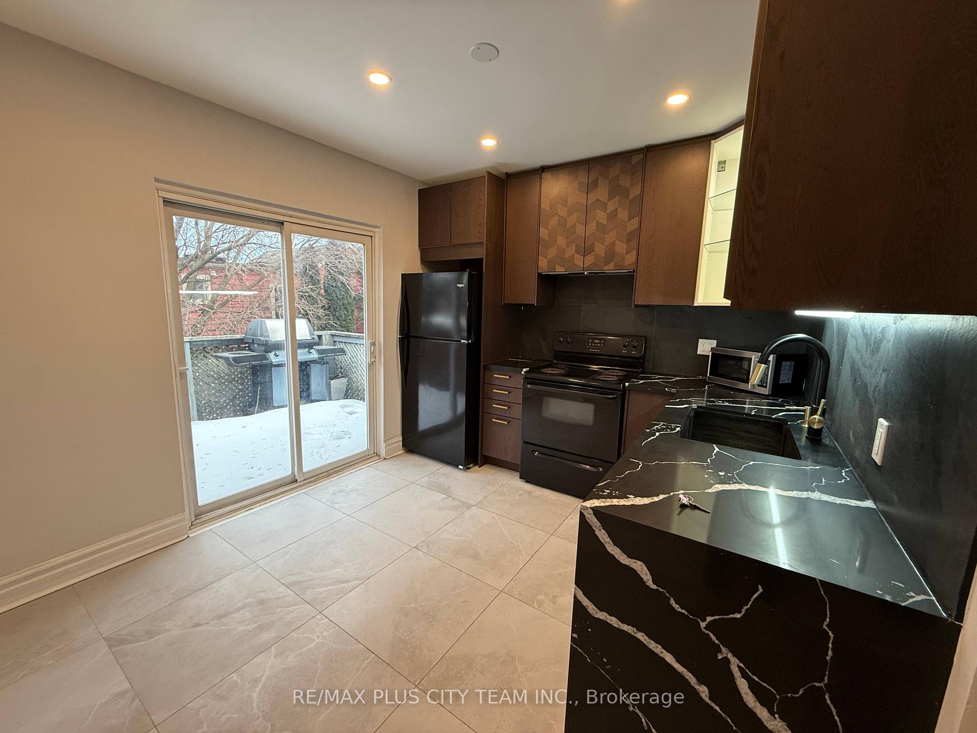Photo 5 of Unit upper, 117 Heward Avenue, Toronto, South Riverdale — HOMEH