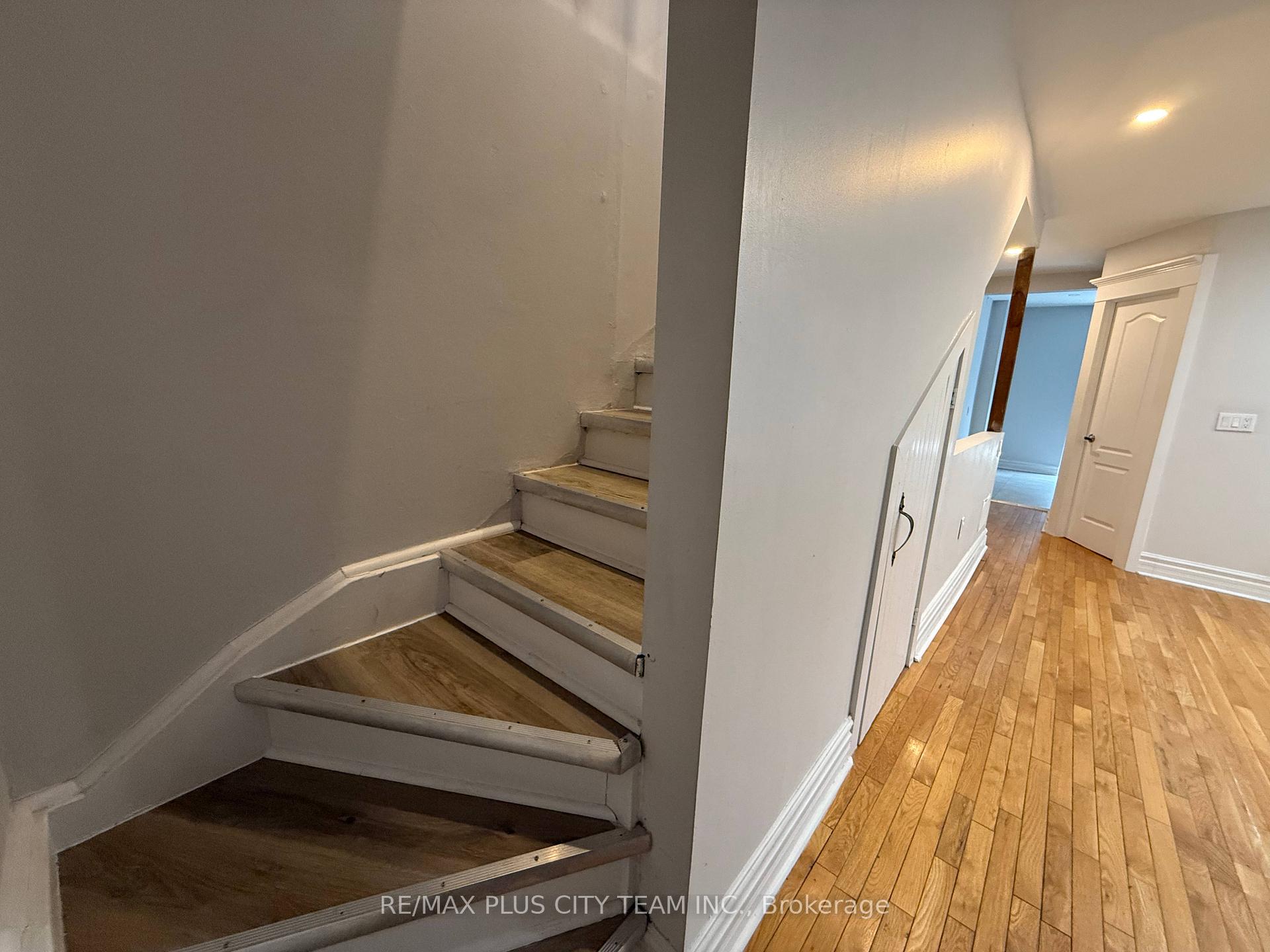 Photo 9 of Unit upper, 117 Heward Avenue, Toronto, South Riverdale — HOMEH