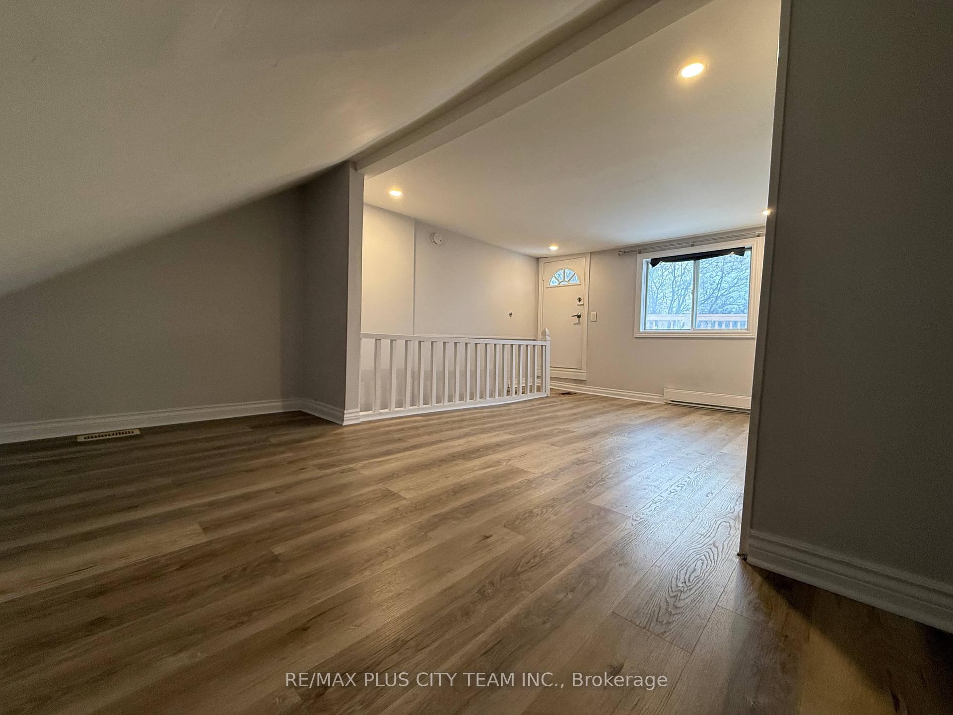 Photo 10 of Unit upper, 117 Heward Avenue, Toronto, South Riverdale — HOMEH