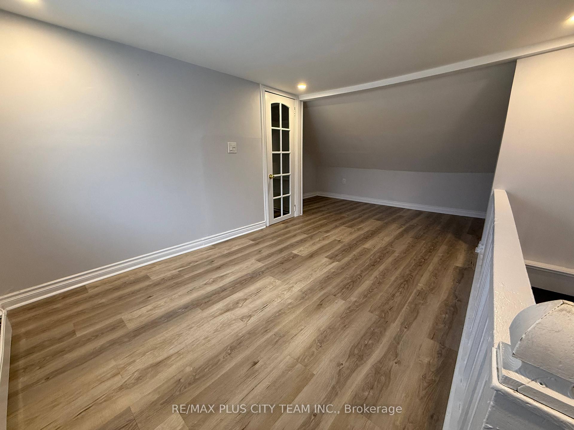 Photo 11 of Unit upper, 117 Heward Avenue, Toronto, South Riverdale — HOMEH