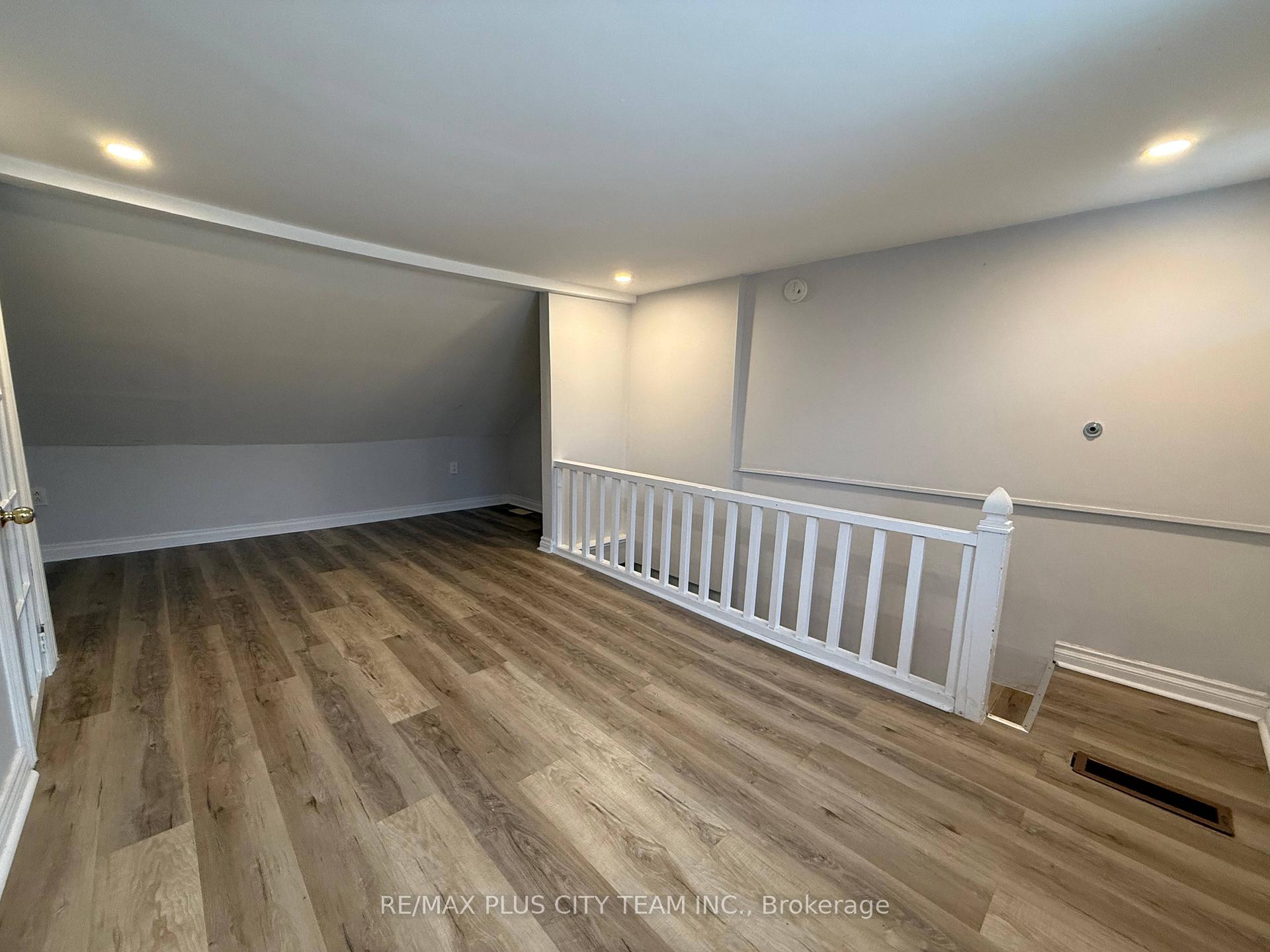 Photo 12 of Unit upper, 117 Heward Avenue, Toronto, South Riverdale — HOMEH