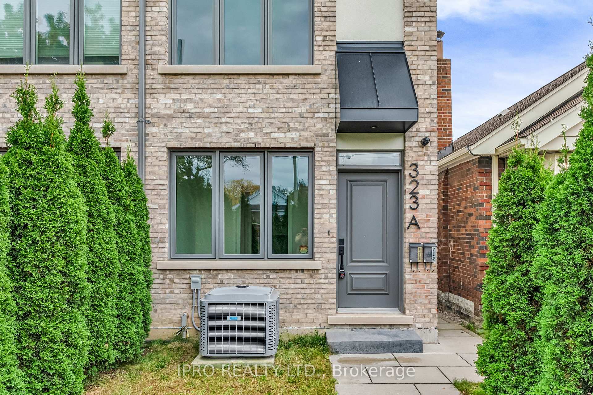 Photo 3 of 323 Mortimer Avenue, Toronto, Danforth Village-East York — HOMEH