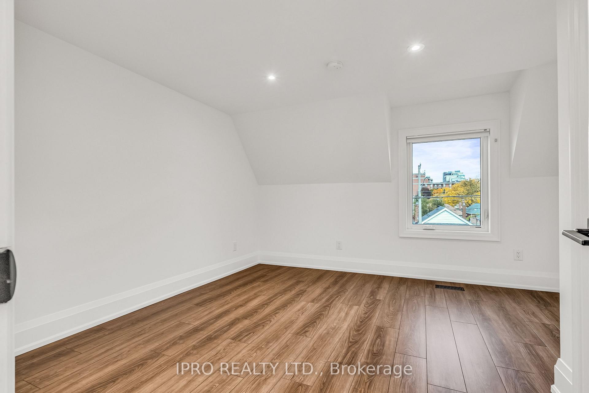 Photo 14 of 323 Mortimer Avenue, Toronto, Danforth Village-East York — HOMEH