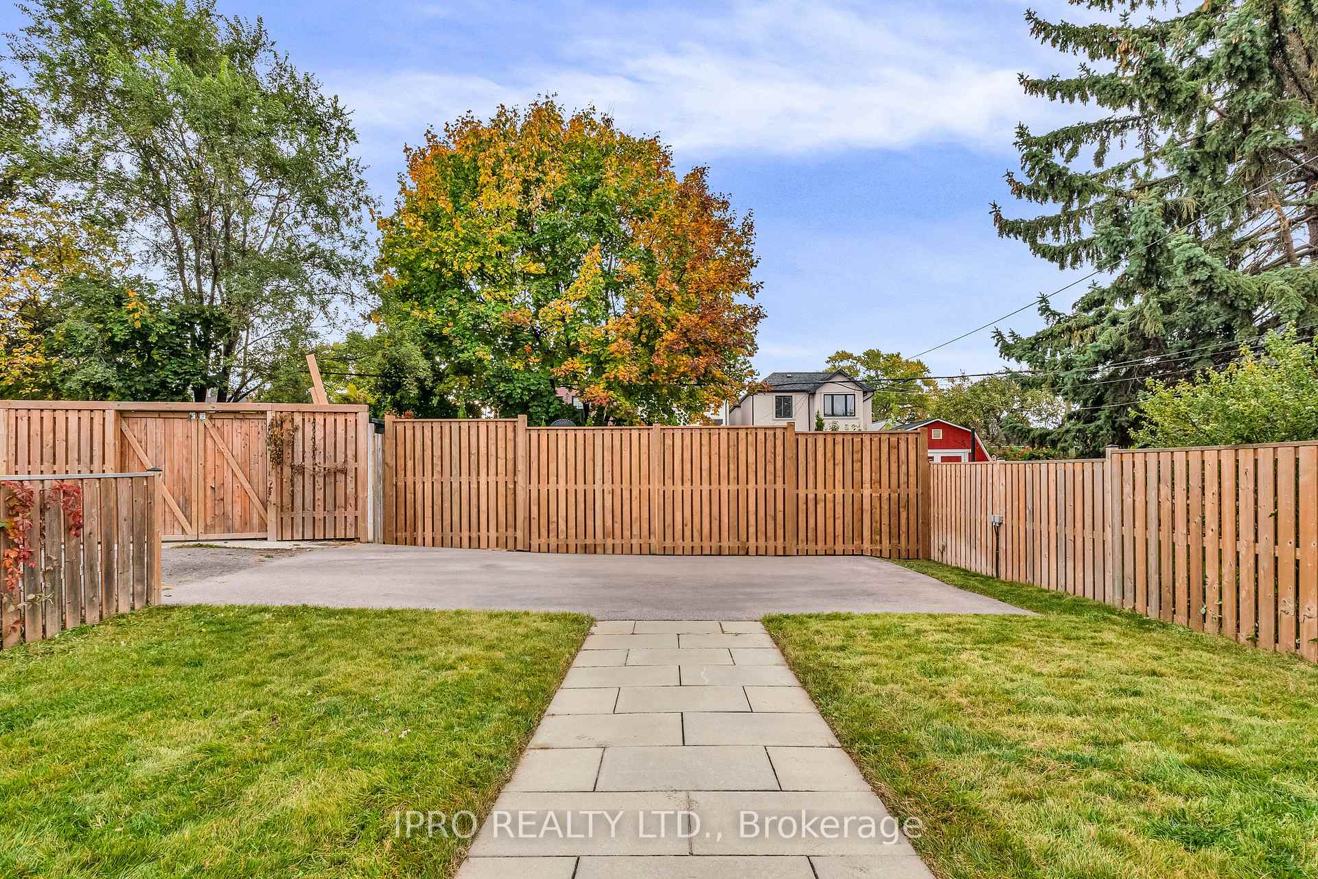 Photo 36 of 323 Mortimer Avenue, Toronto, Danforth Village-East York — HOMEH