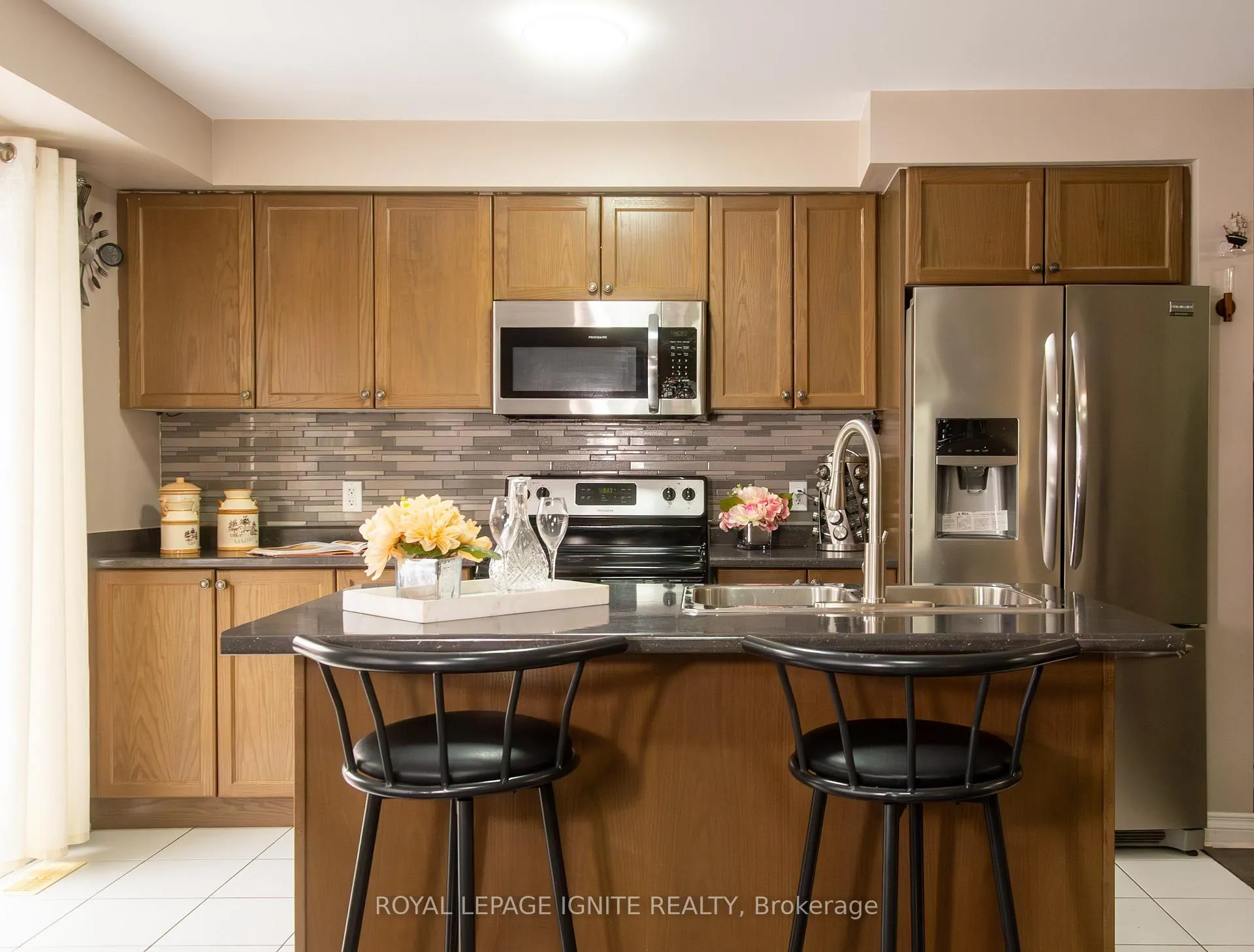 Photo 9 of 47 Tabaret Crescent, Oshawa, Windfields — HOMEH