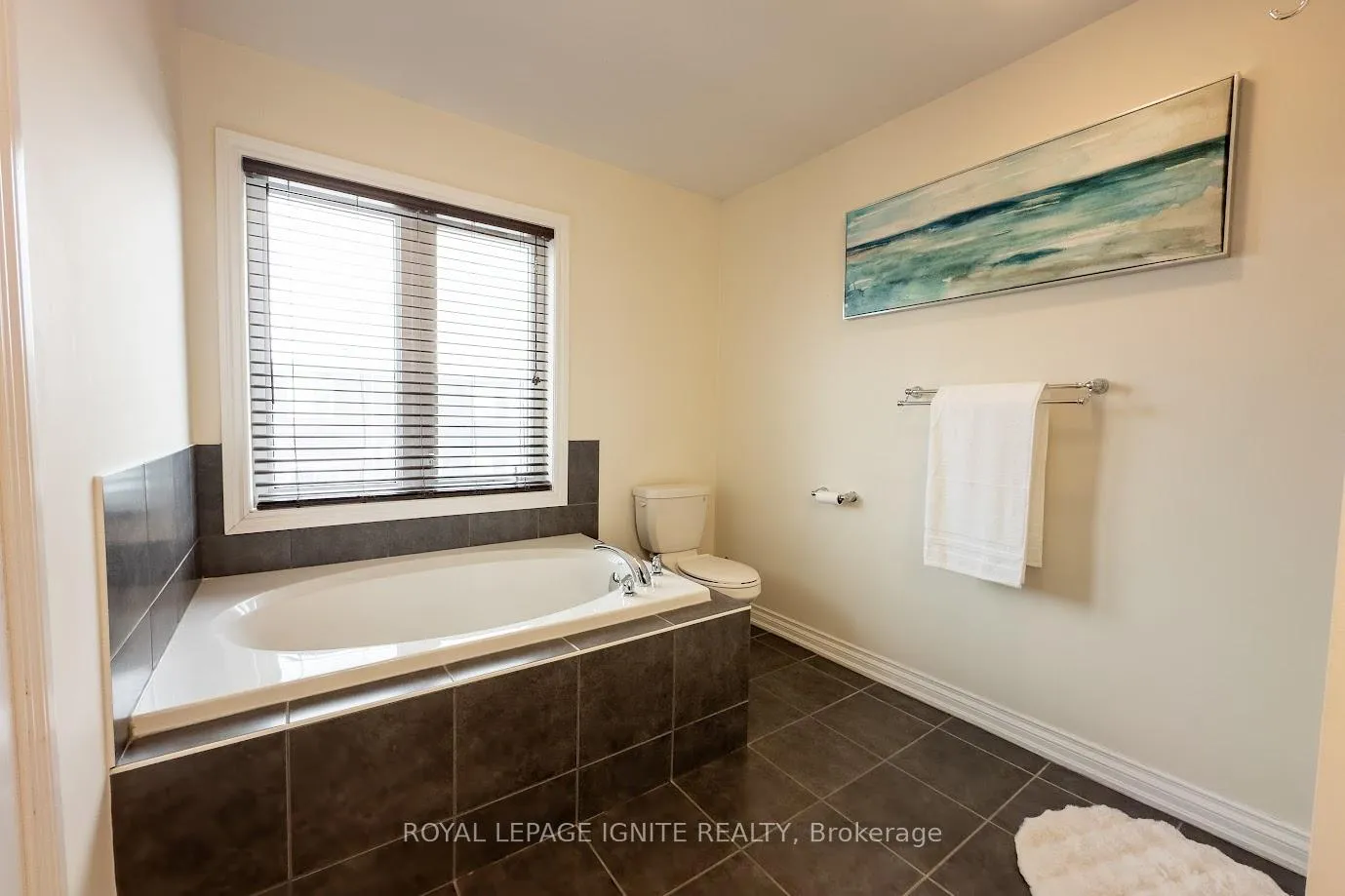 Photo 17 of 47 Tabaret Crescent, Oshawa, Windfields — HOMEH