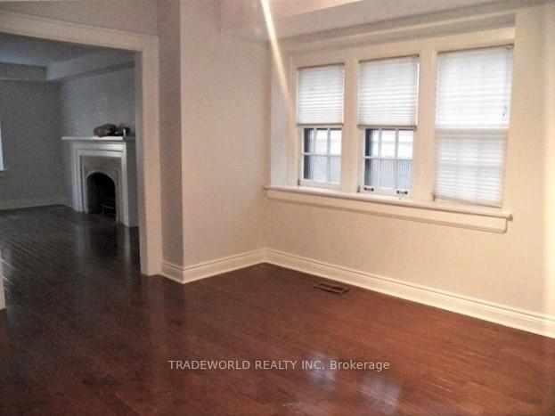 Photo 2 of Unit Main Fl, 11 Poplar Plains Crescent, Toronto, Casa Loma — HOMEH