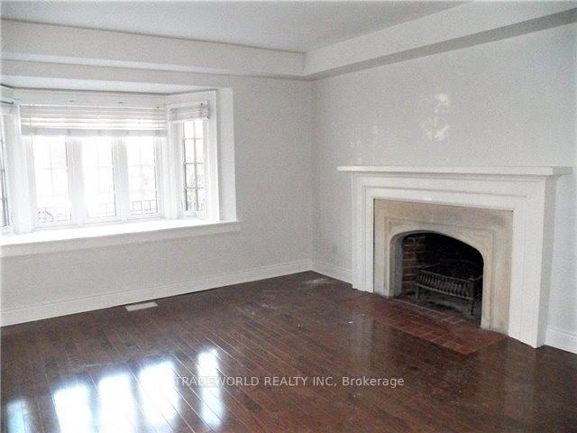 Photo 3 of Unit Main Fl, 11 Poplar Plains Crescent, Toronto, Casa Loma — HOMEH