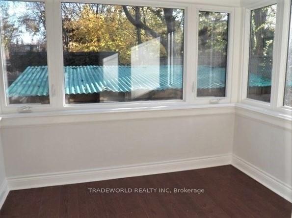 Photo 6 of Unit Main Fl, 11 Poplar Plains Crescent, Toronto, Casa Loma — HOMEH