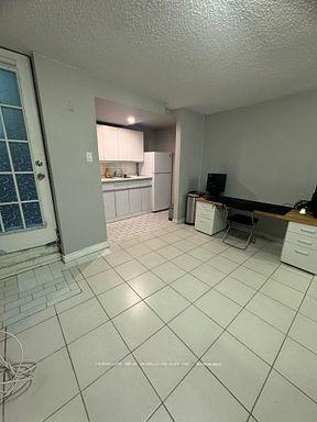 Photo 2 of Unit #3, 676 Bathurst Street, Toronto, Palmerston-Little Italy — HOMEH