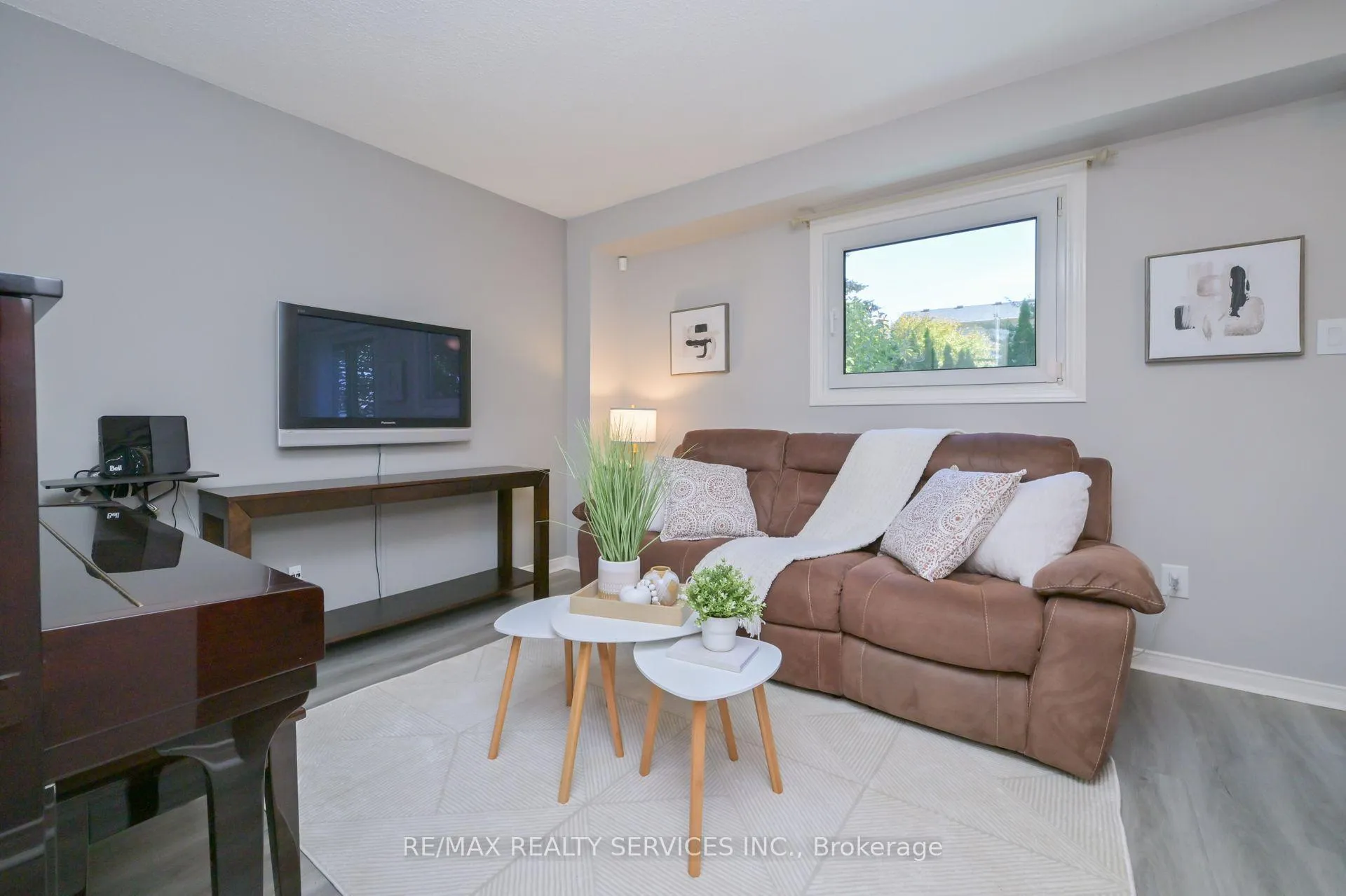 Photo 5 of 8 Oleander Crescent, Brampton, Heart Lake East — HOMEH