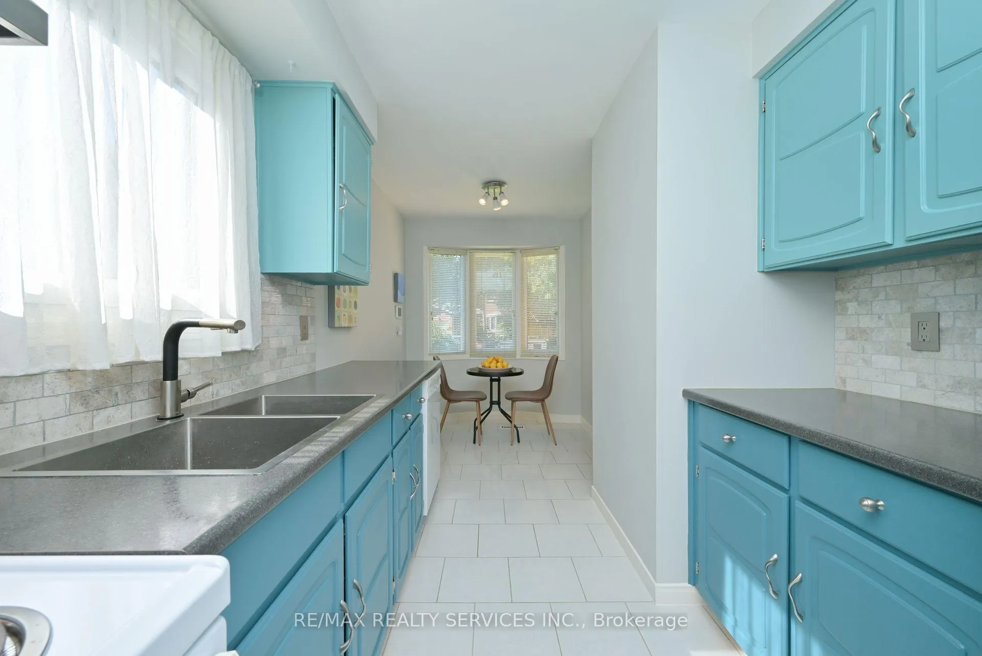Photo 10 of 8 Oleander Crescent, Brampton, Heart Lake East — HOMEH