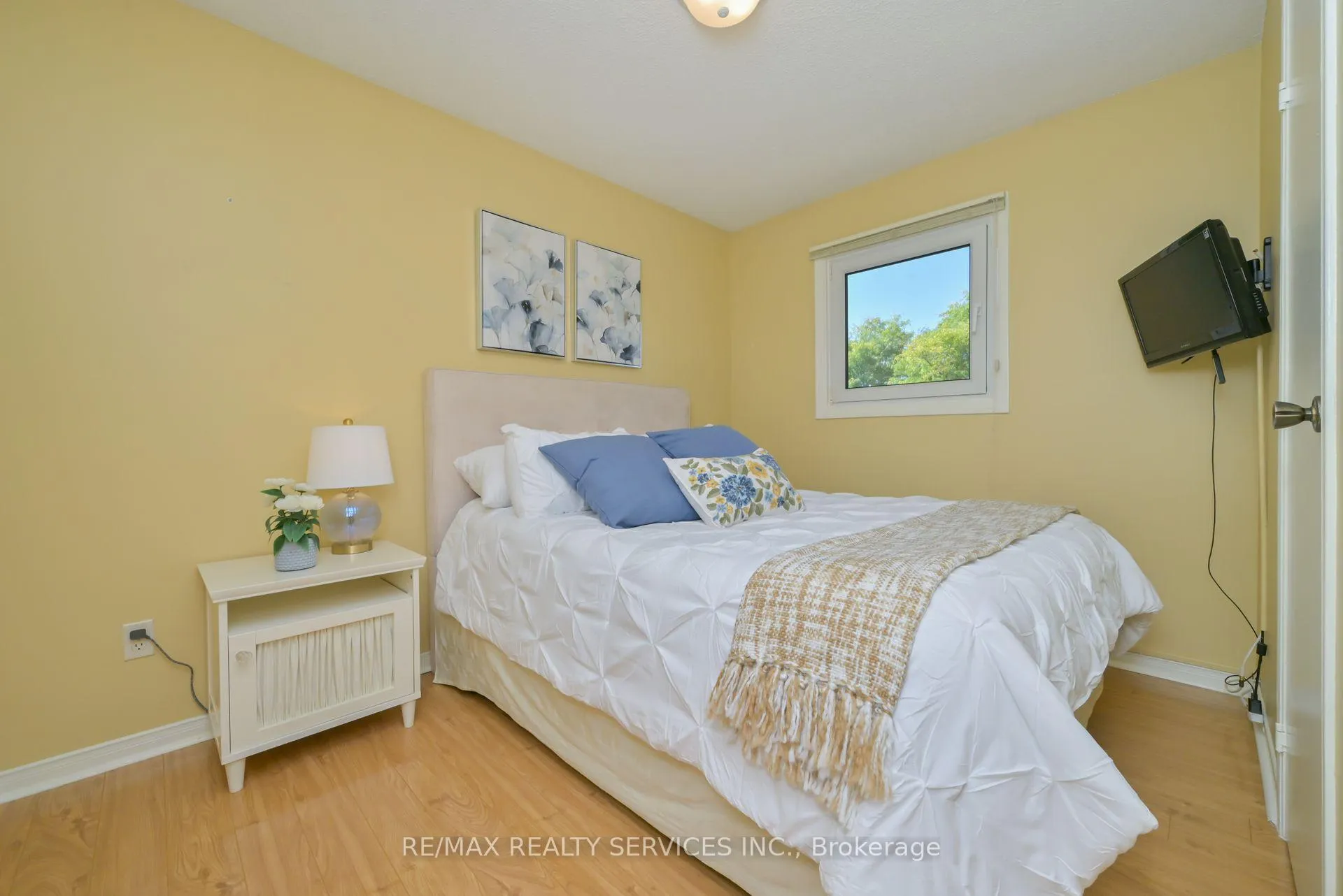 Photo 17 of 8 Oleander Crescent, Brampton, Heart Lake East — HOMEH
