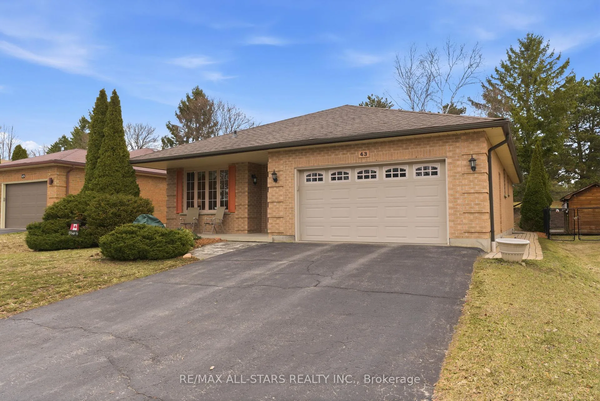 Photo 2 of 43 Enzo Crescent, Uxbridge — HOMEH