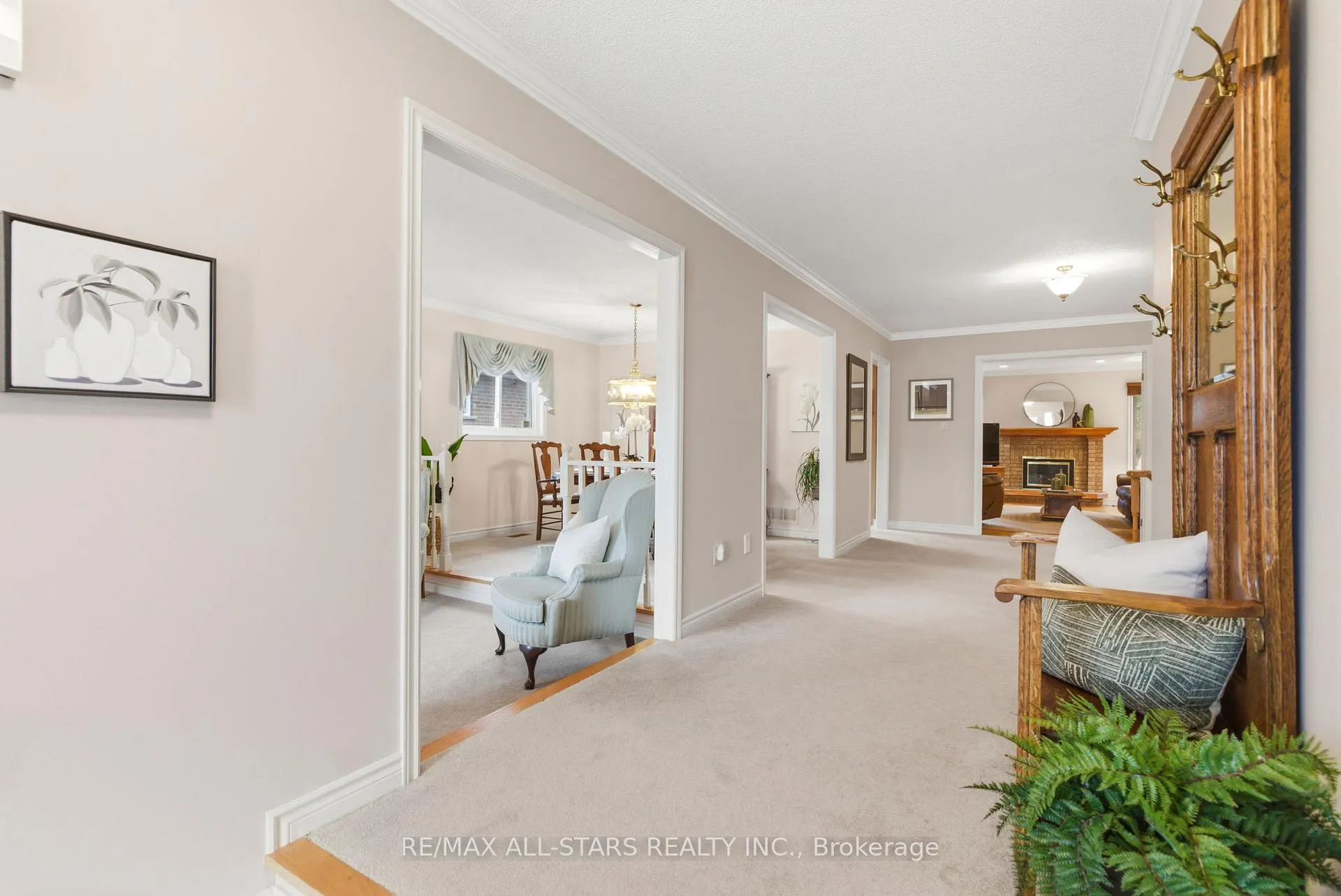 Photo 3 of 43 Enzo Crescent, Uxbridge — HOMEH