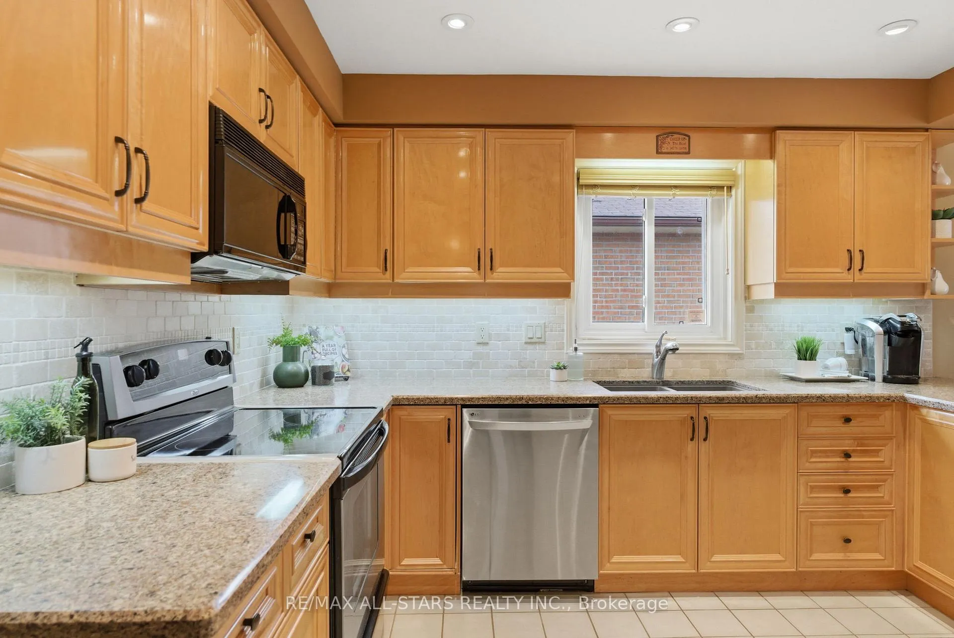 Photo 11 of 43 Enzo Crescent, Uxbridge — HOMEH