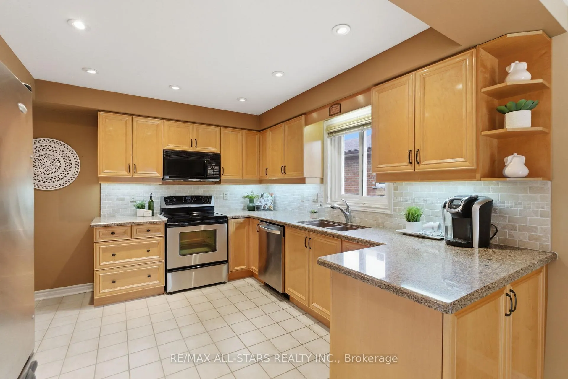 Photo 13 of 43 Enzo Crescent, Uxbridge — HOMEH