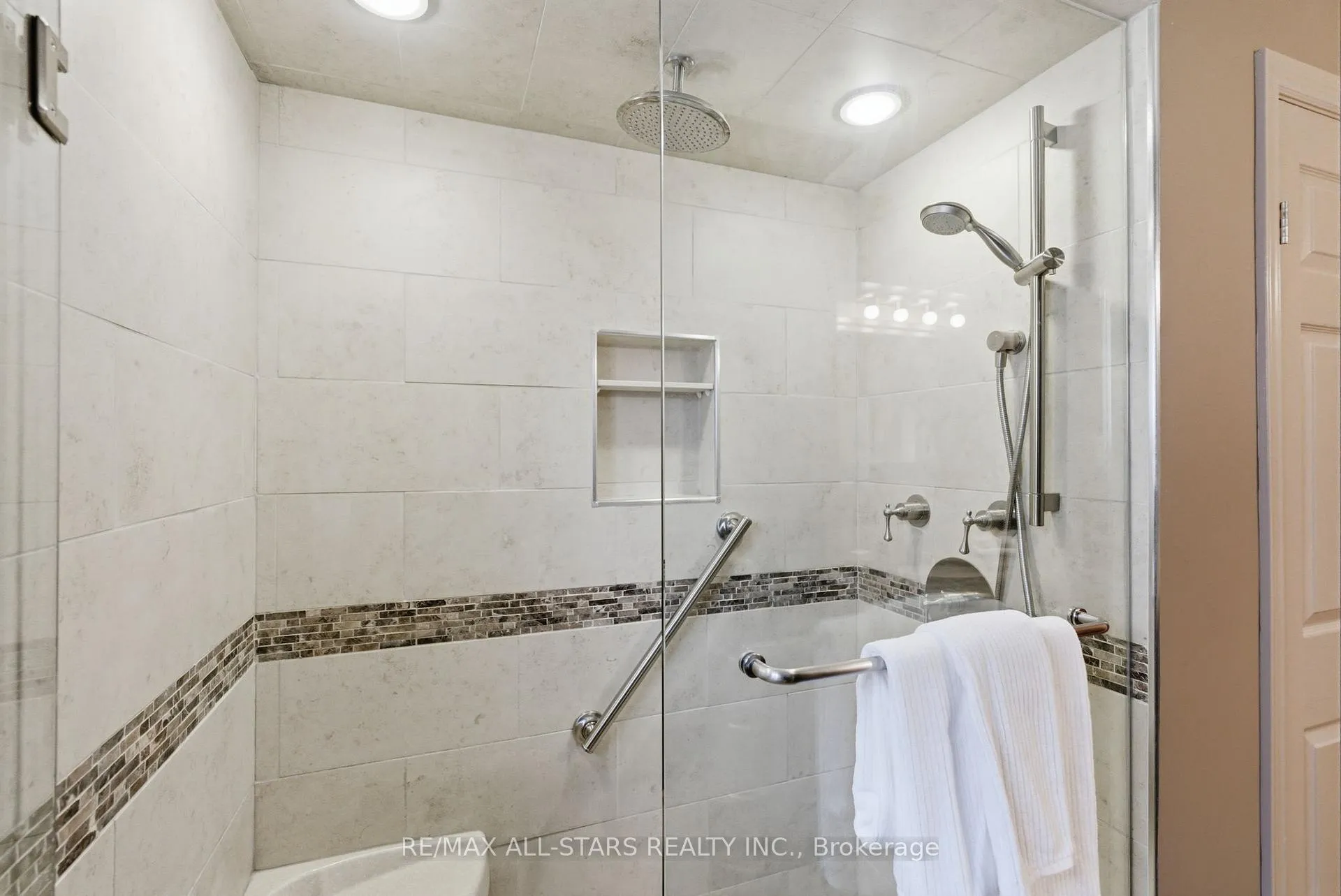 Photo 25 of 43 Enzo Crescent, Uxbridge — HOMEH
