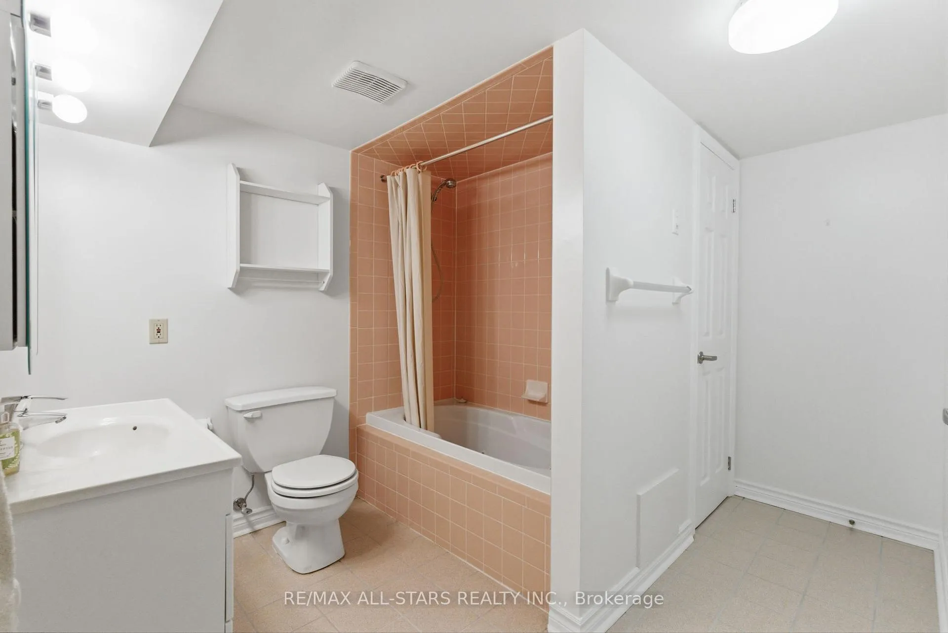 Photo 37 of 43 Enzo Crescent, Uxbridge — HOMEH