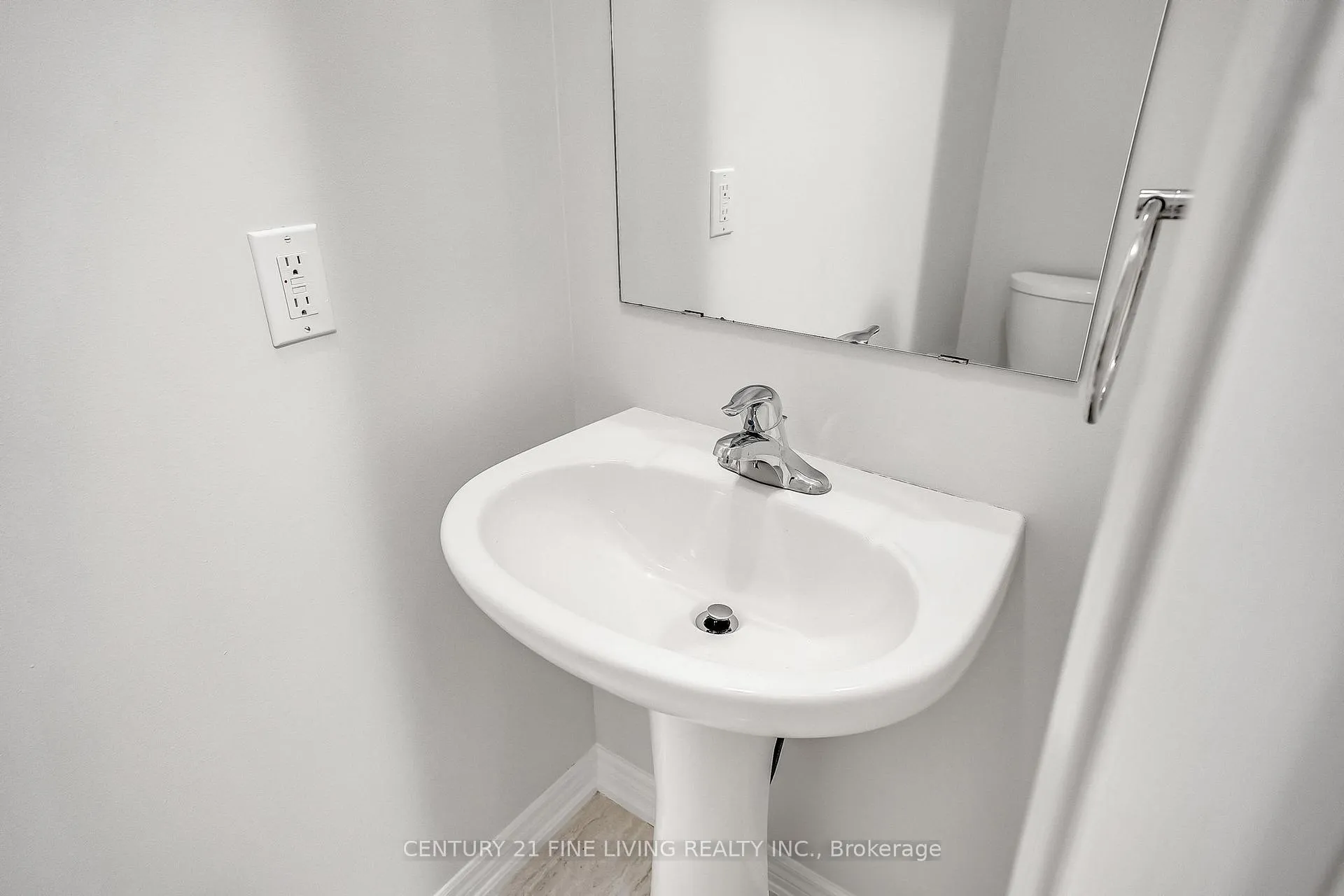 Photo 10 of 68 Killington Avenue, Vaughan, Kleinburg — HOMEH