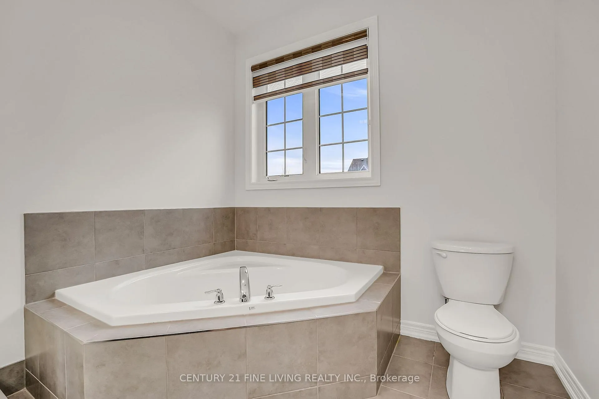 Photo 33 of 68 Killington Avenue, Vaughan, Kleinburg — HOMEH