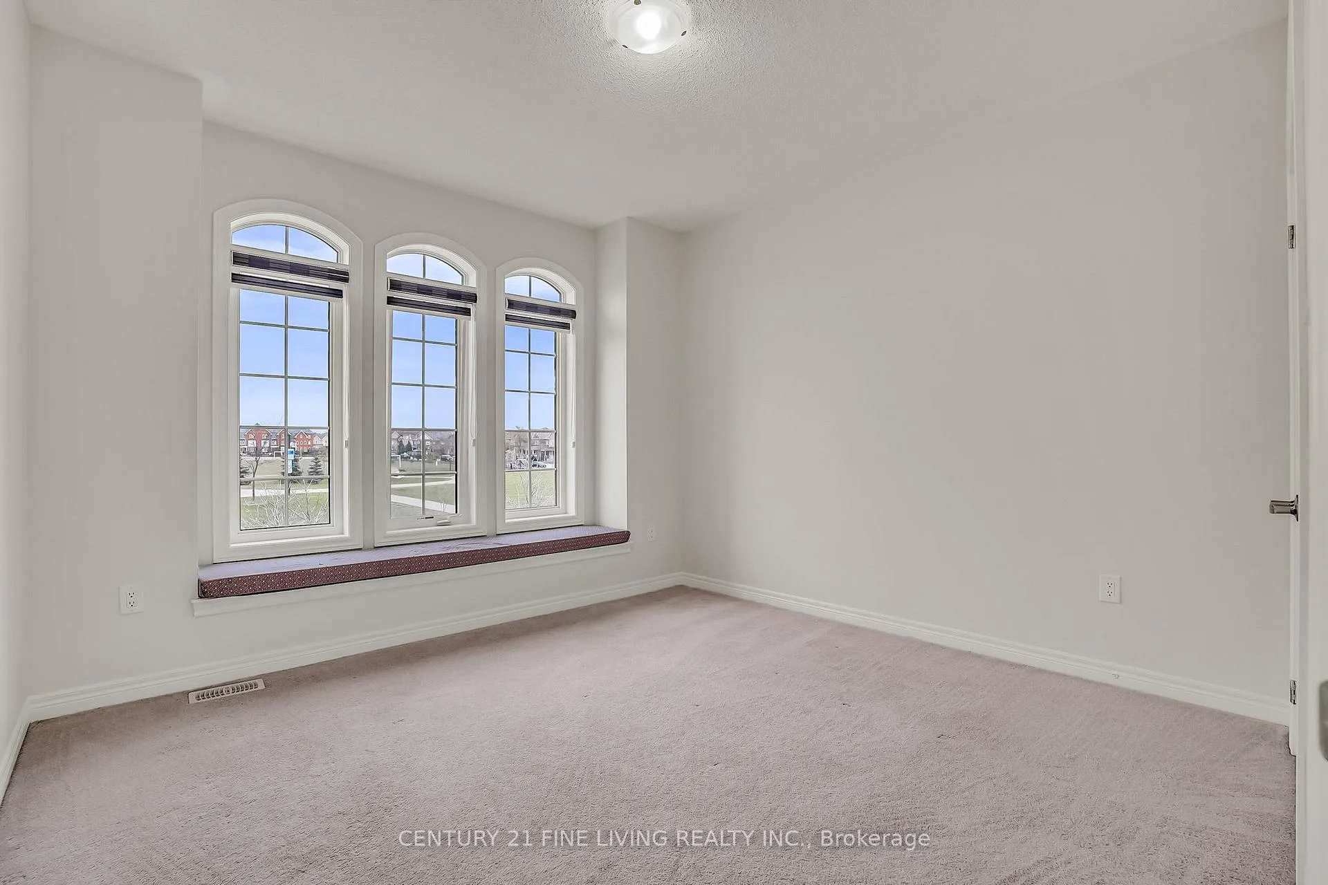 Photo 34 of 68 Killington Avenue, Vaughan, Kleinburg — HOMEH