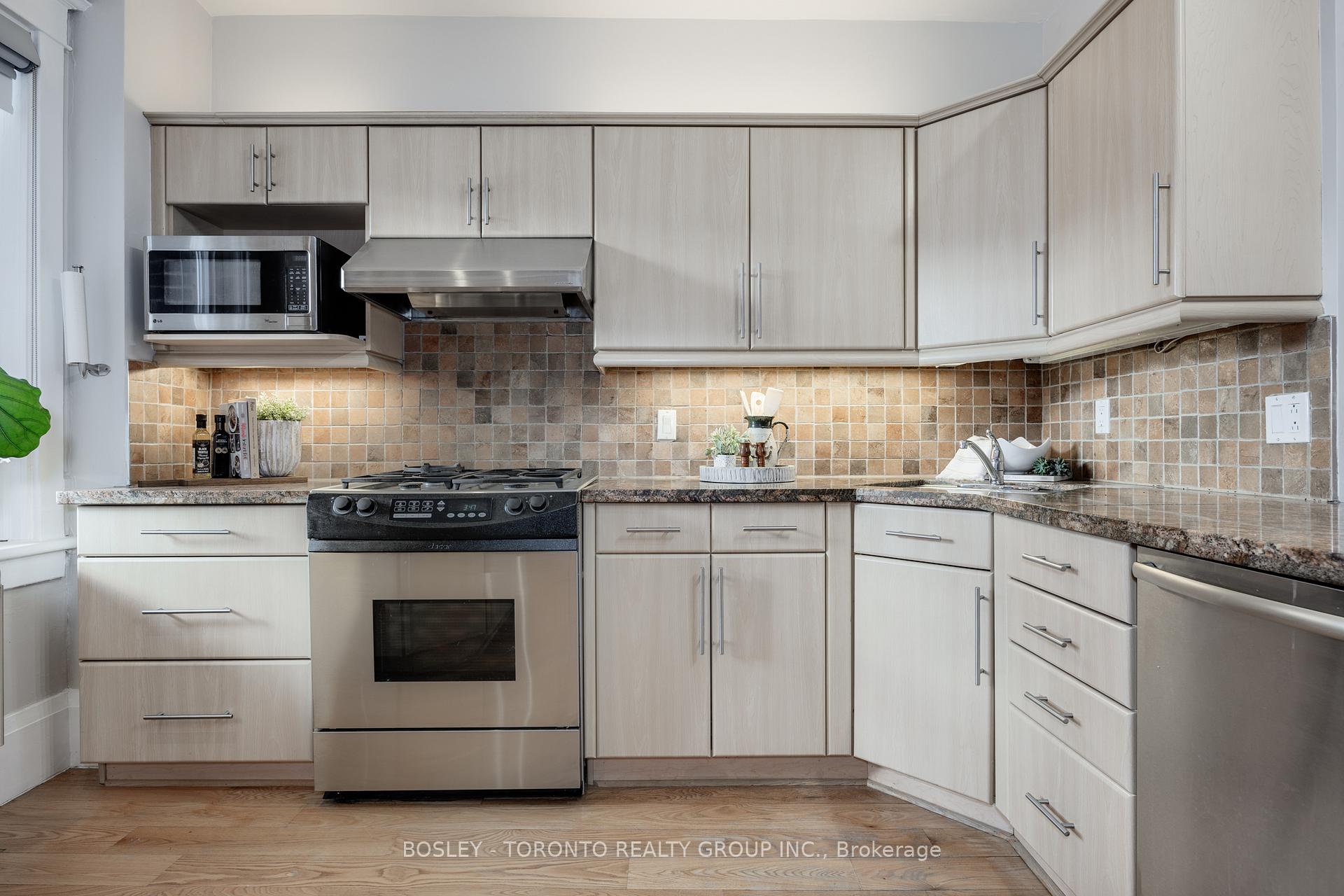 Photo 13 of 120 Arundel Avenue, Toronto, Playter Estates-Danforth — HOMEH