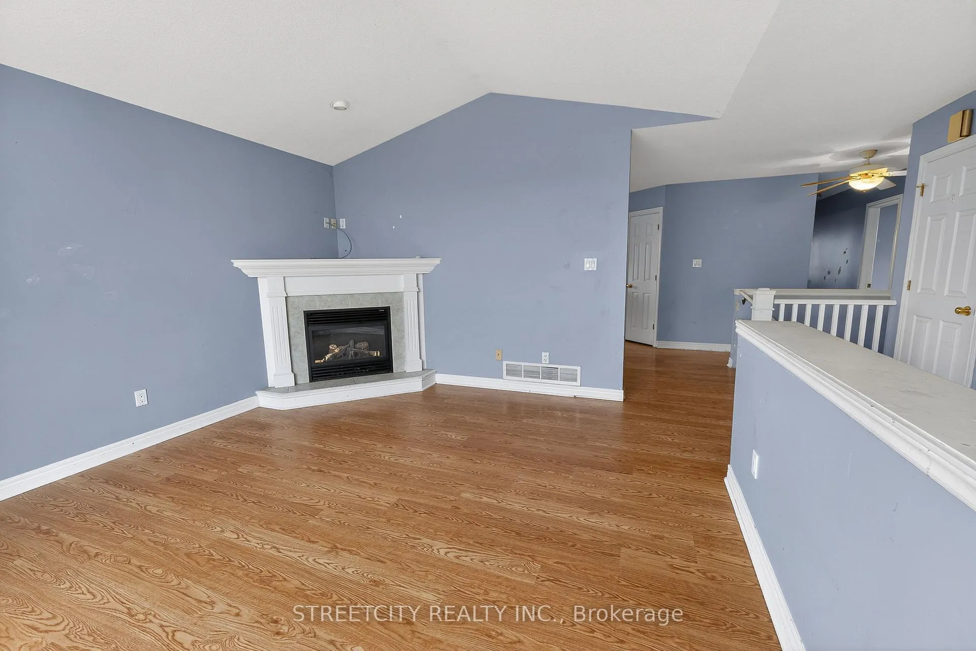 Photo 4 of 36 Glenview Court, St. Thomas — HOMEH