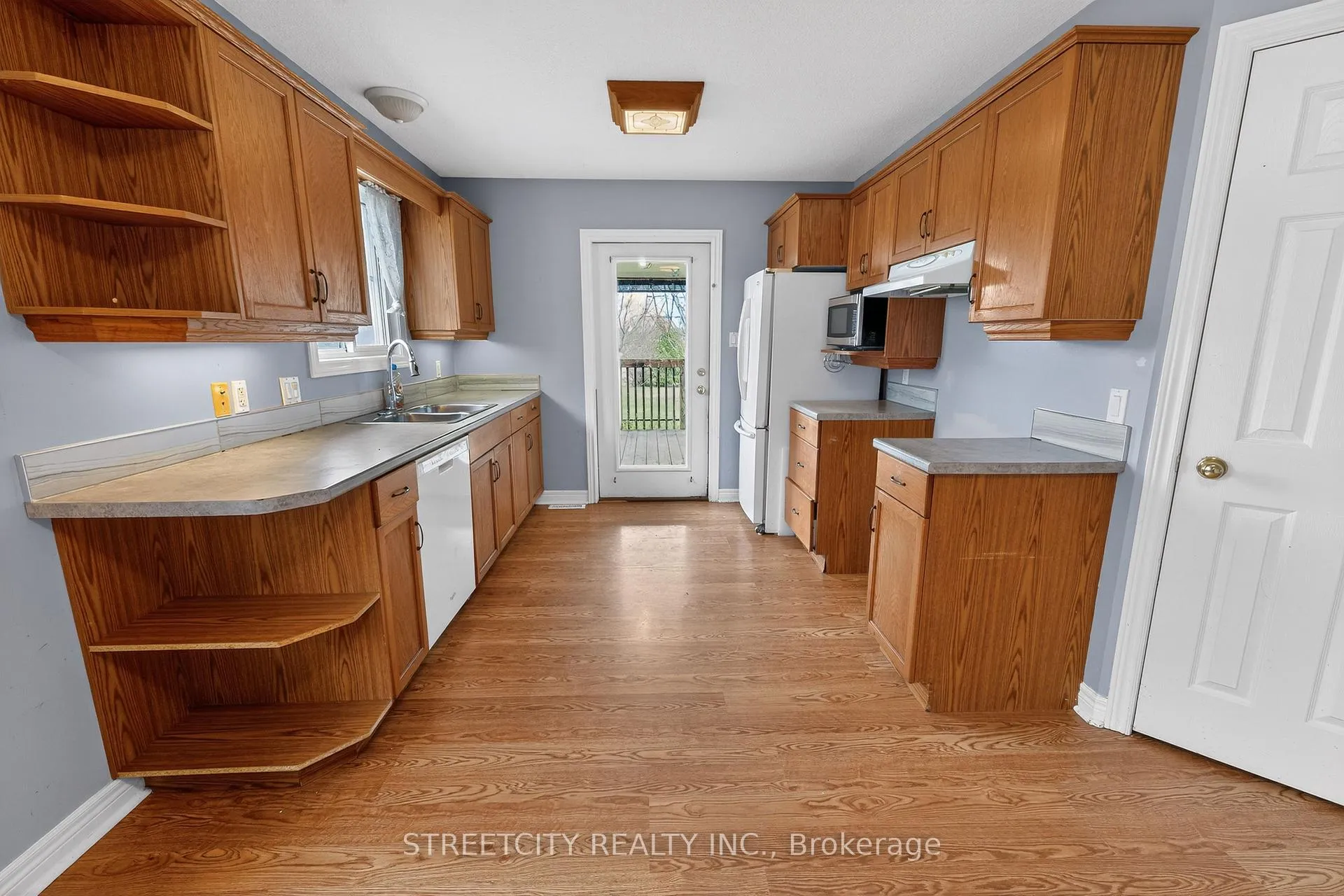 Photo 8 of 36 Glenview Court, St. Thomas — HOMEH