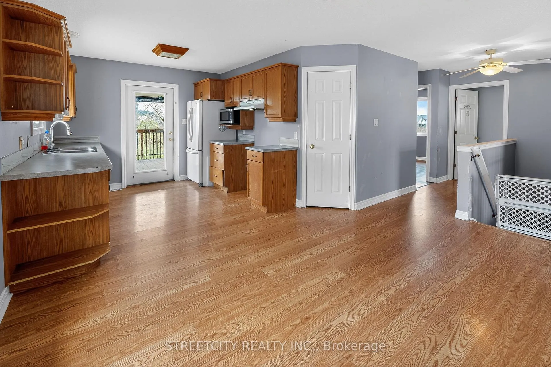 Photo 9 of 36 Glenview Court, St. Thomas — HOMEH