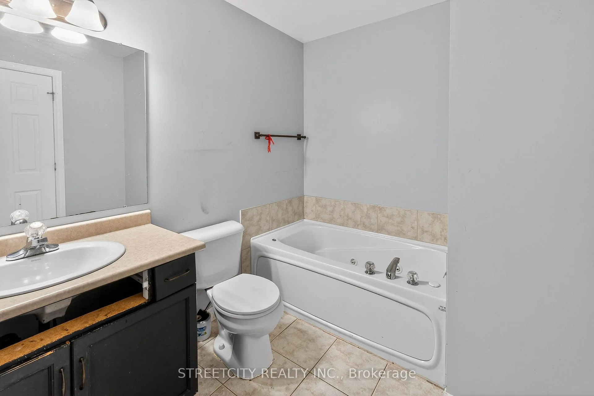 Photo 12 of 36 Glenview Court, St. Thomas — HOMEH