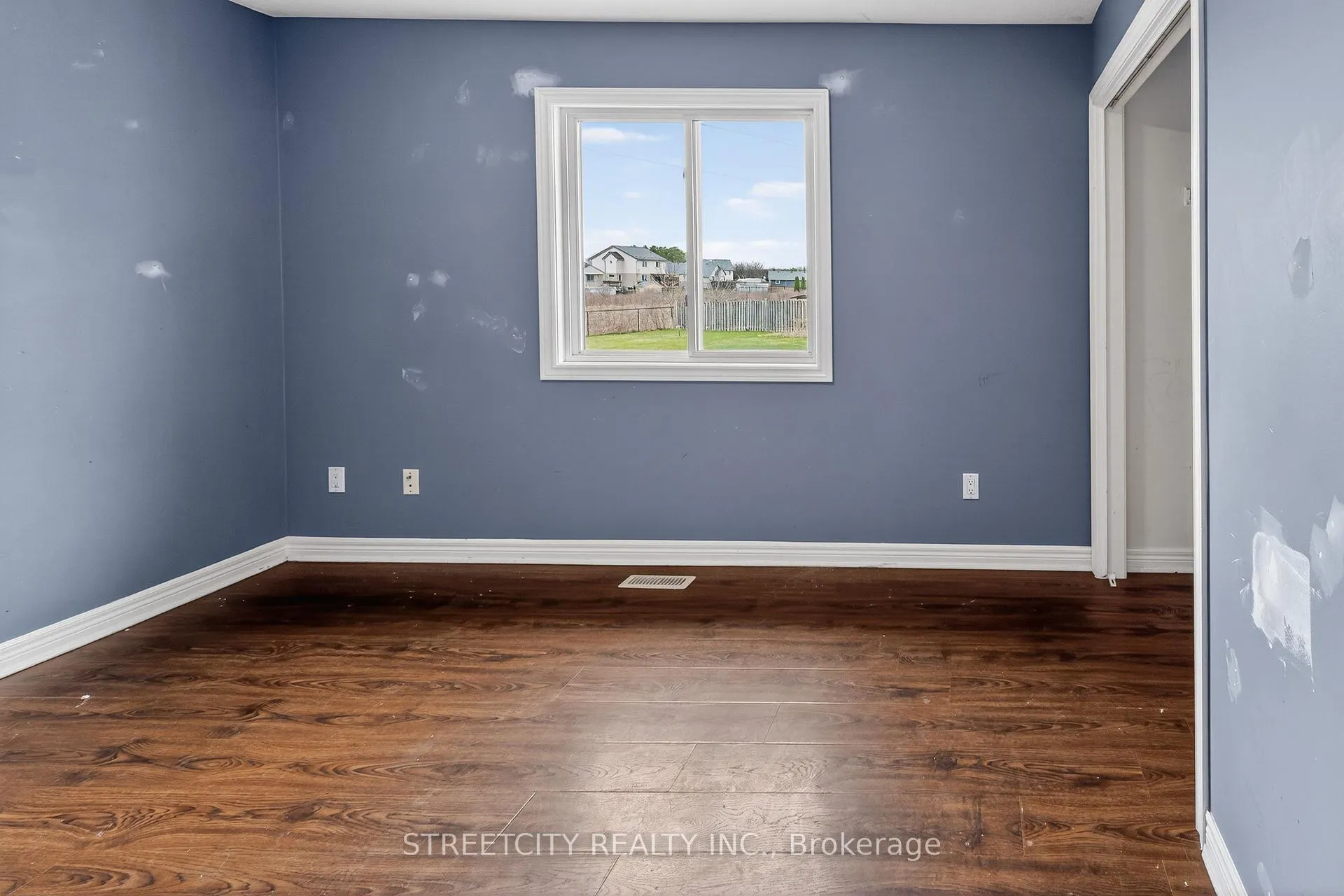 Photo 16 of 36 Glenview Court, St. Thomas — HOMEH