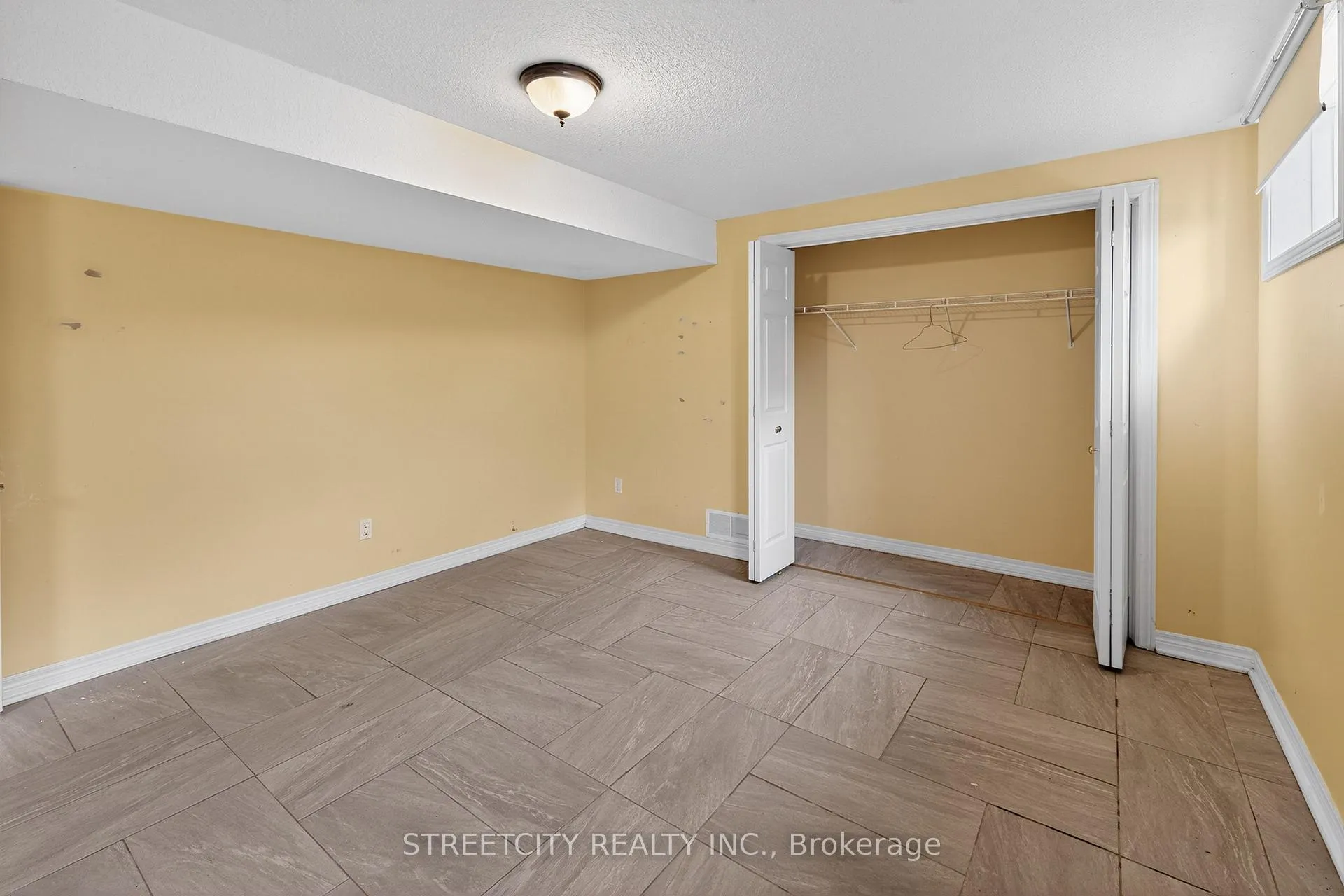 Photo 22 of 36 Glenview Court, St. Thomas — HOMEH