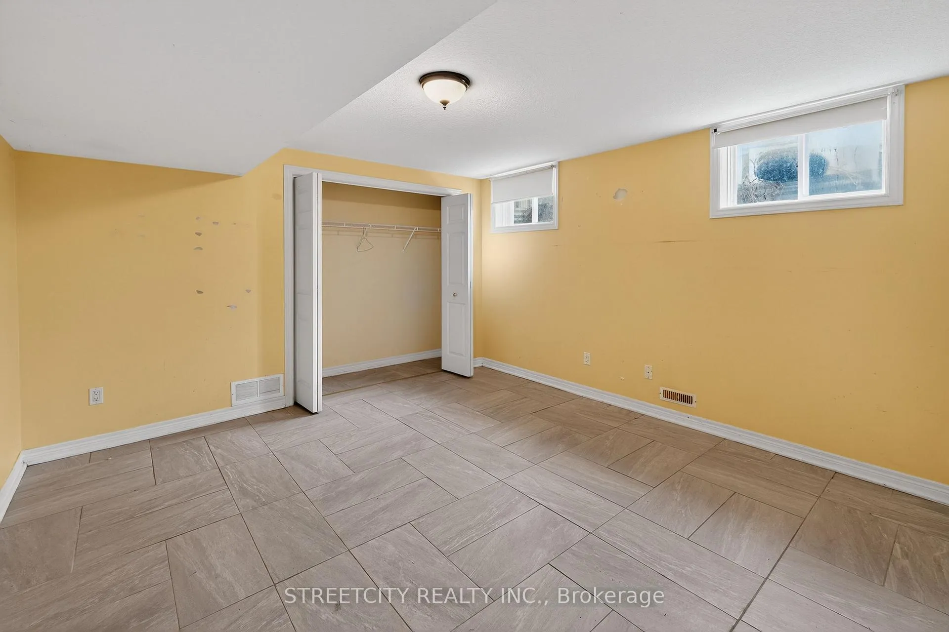 Photo 23 of 36 Glenview Court, St. Thomas — HOMEH