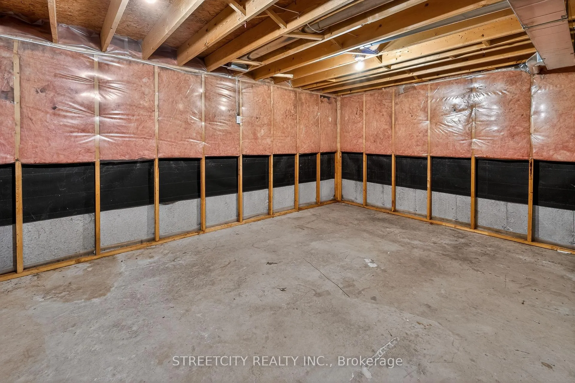 Photo 26 of 36 Glenview Court, St. Thomas — HOMEH