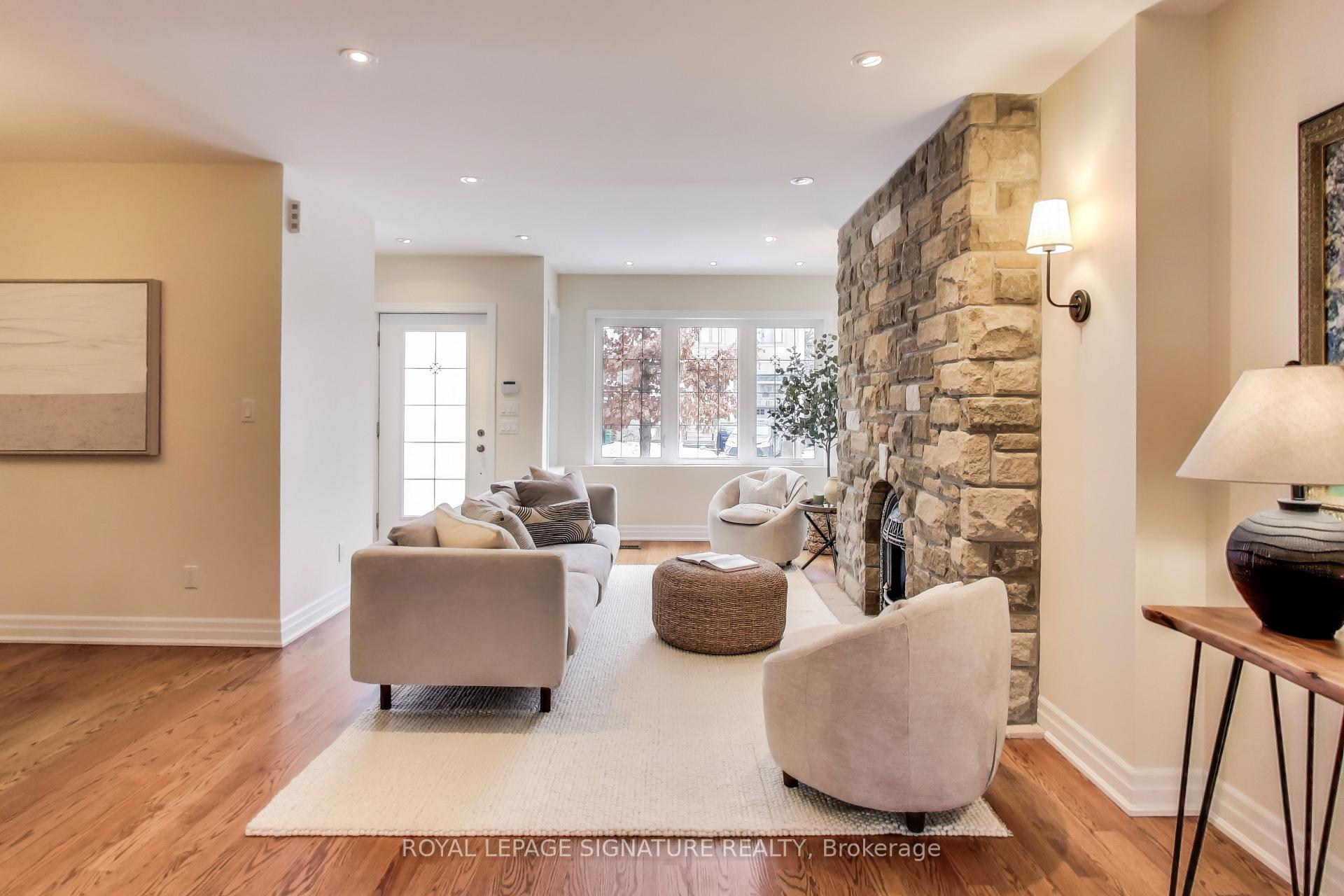 Photo 3 of 10 Davies Crescent, Toronto, East York — HOMEH