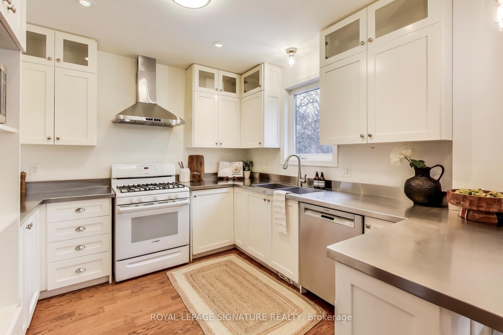 Photo 10 of 10 Davies Crescent, Toronto, East York — HOMEH