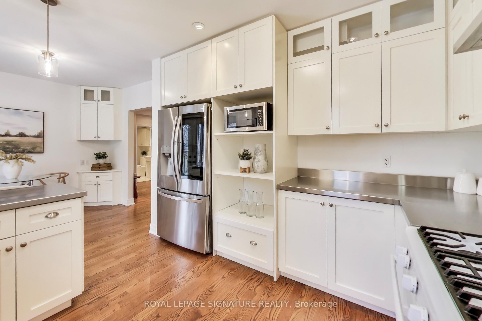 Photo 11 of 10 Davies Crescent, Toronto, East York — HOMEH
