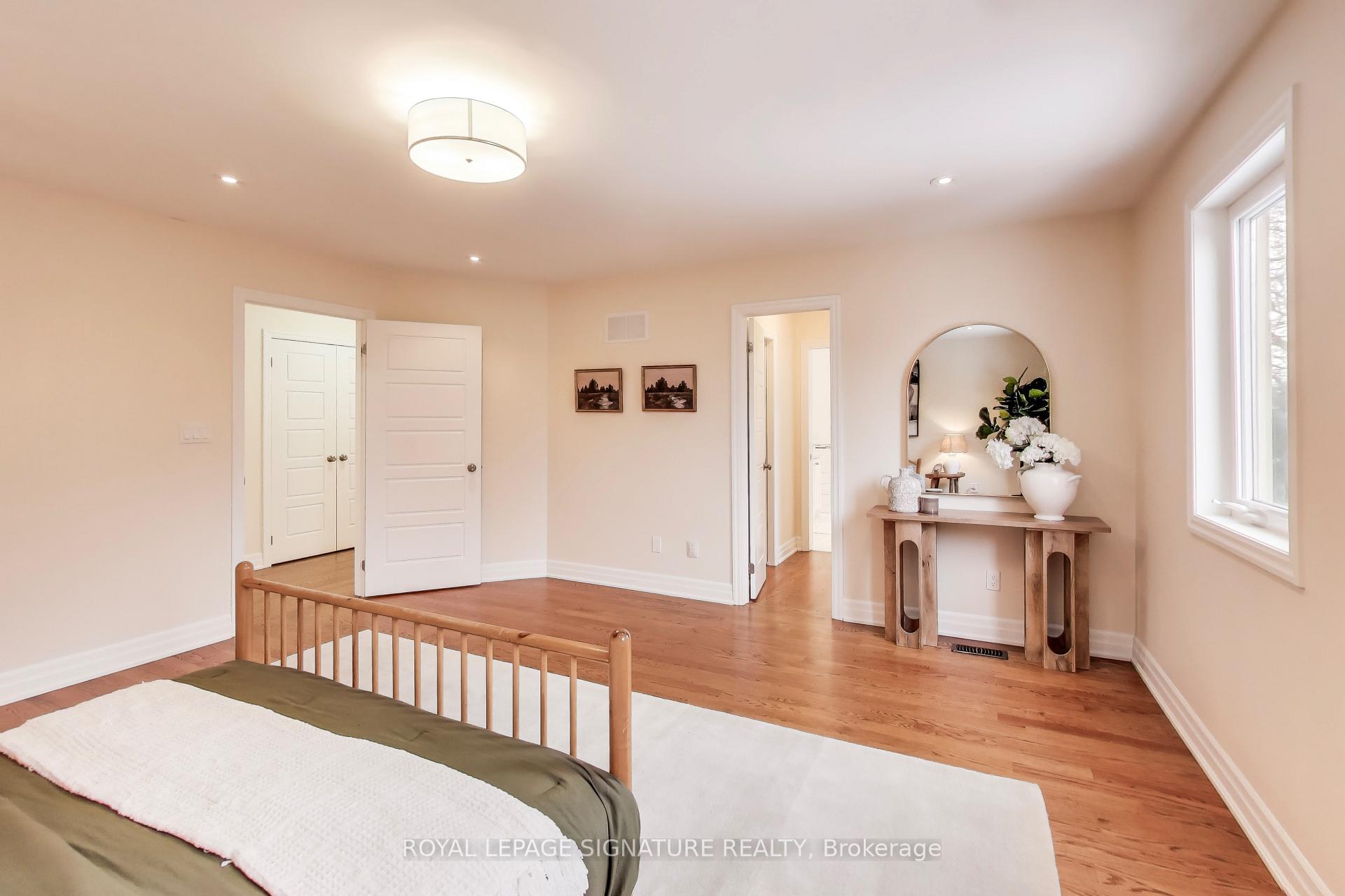 Photo 16 of 10 Davies Crescent, Toronto, East York — HOMEH