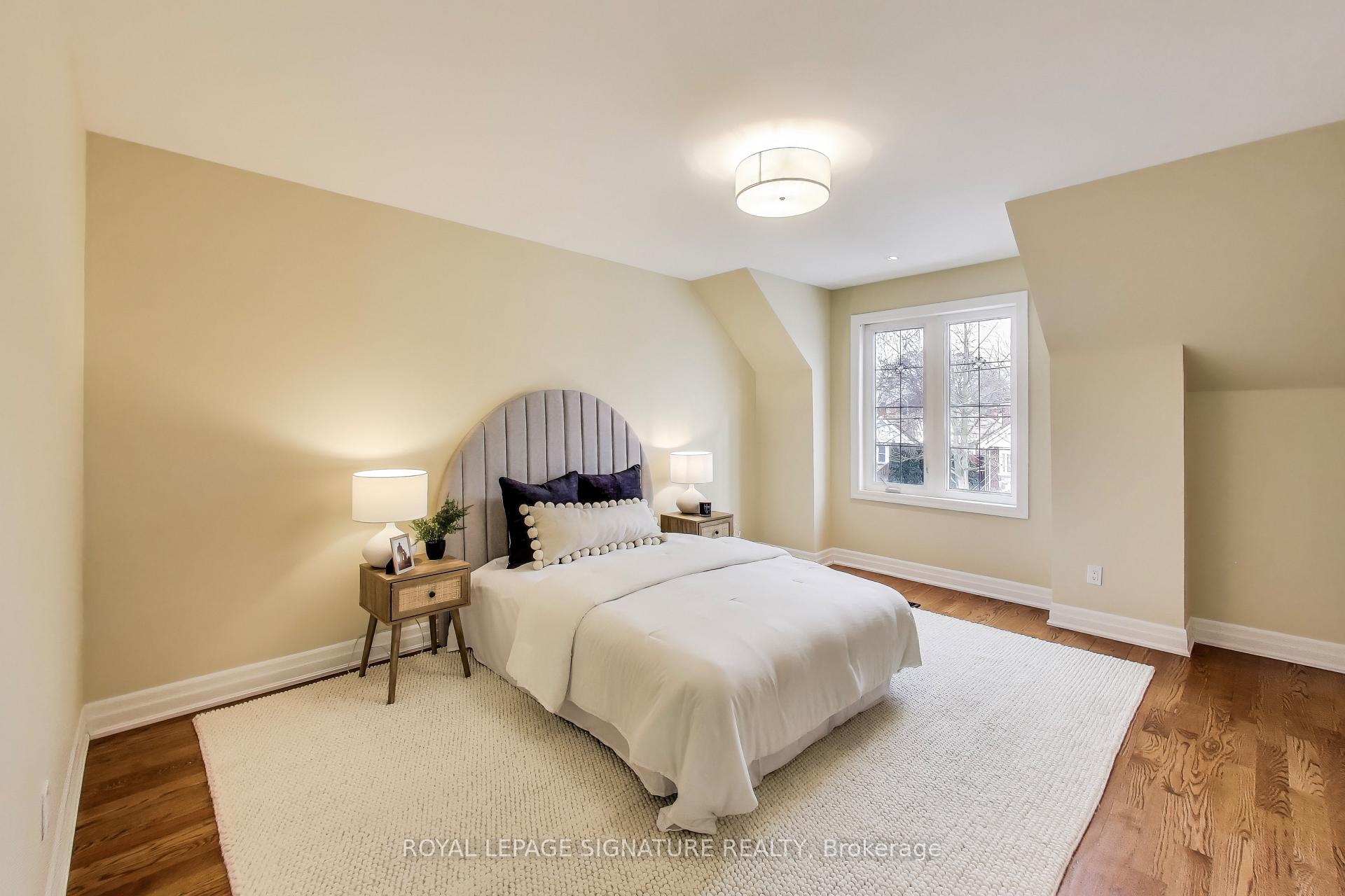 Photo 20 of 10 Davies Crescent, Toronto, East York — HOMEH